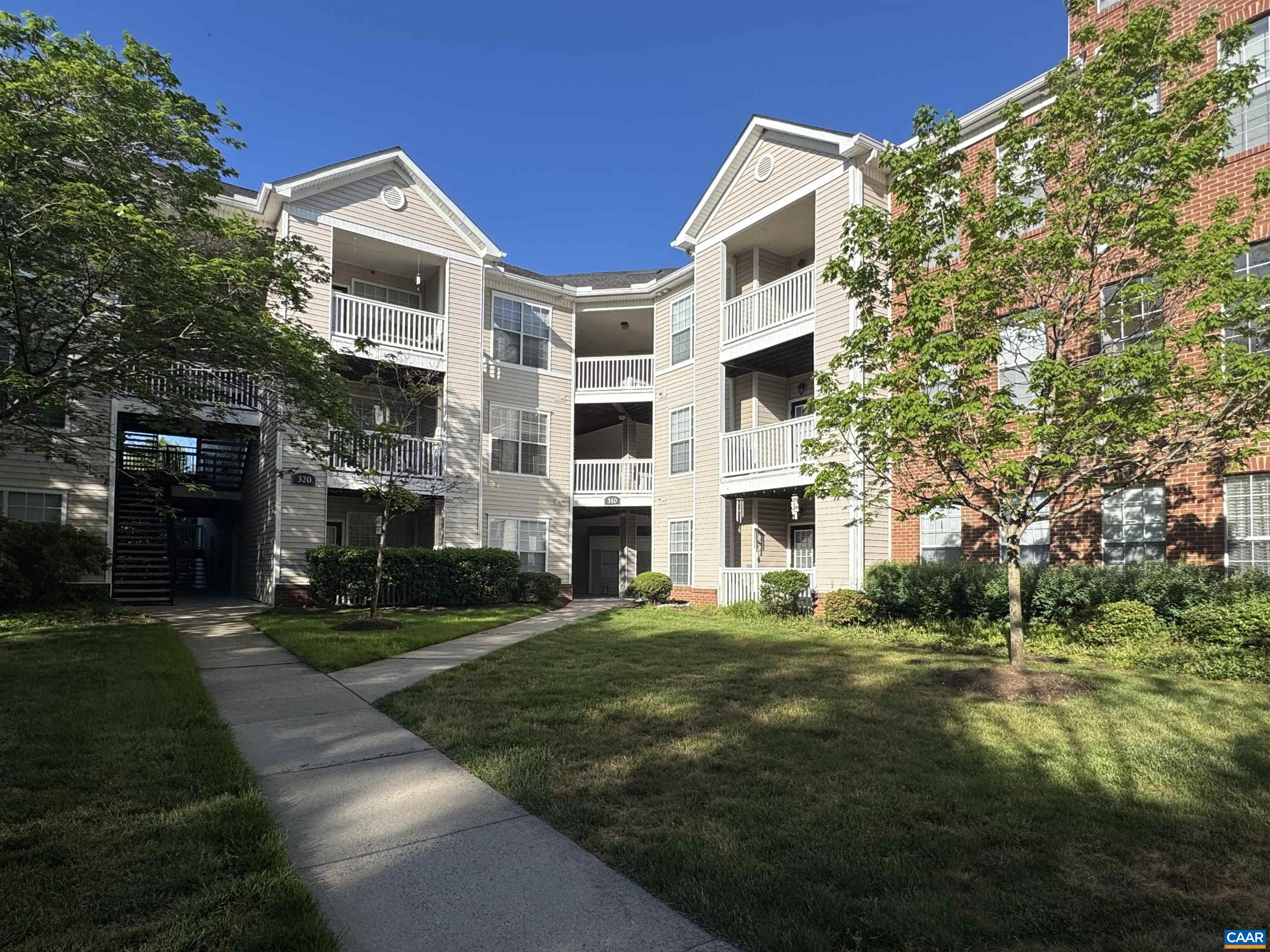 300 RIVERBEND DR, CHARLOTTESVILLE, Virginia 22911, 2 Bedrooms Bedrooms, ,2 BathroomsBathrooms,Residential,300 RIVERBEND DR,676606 MLS # 676606