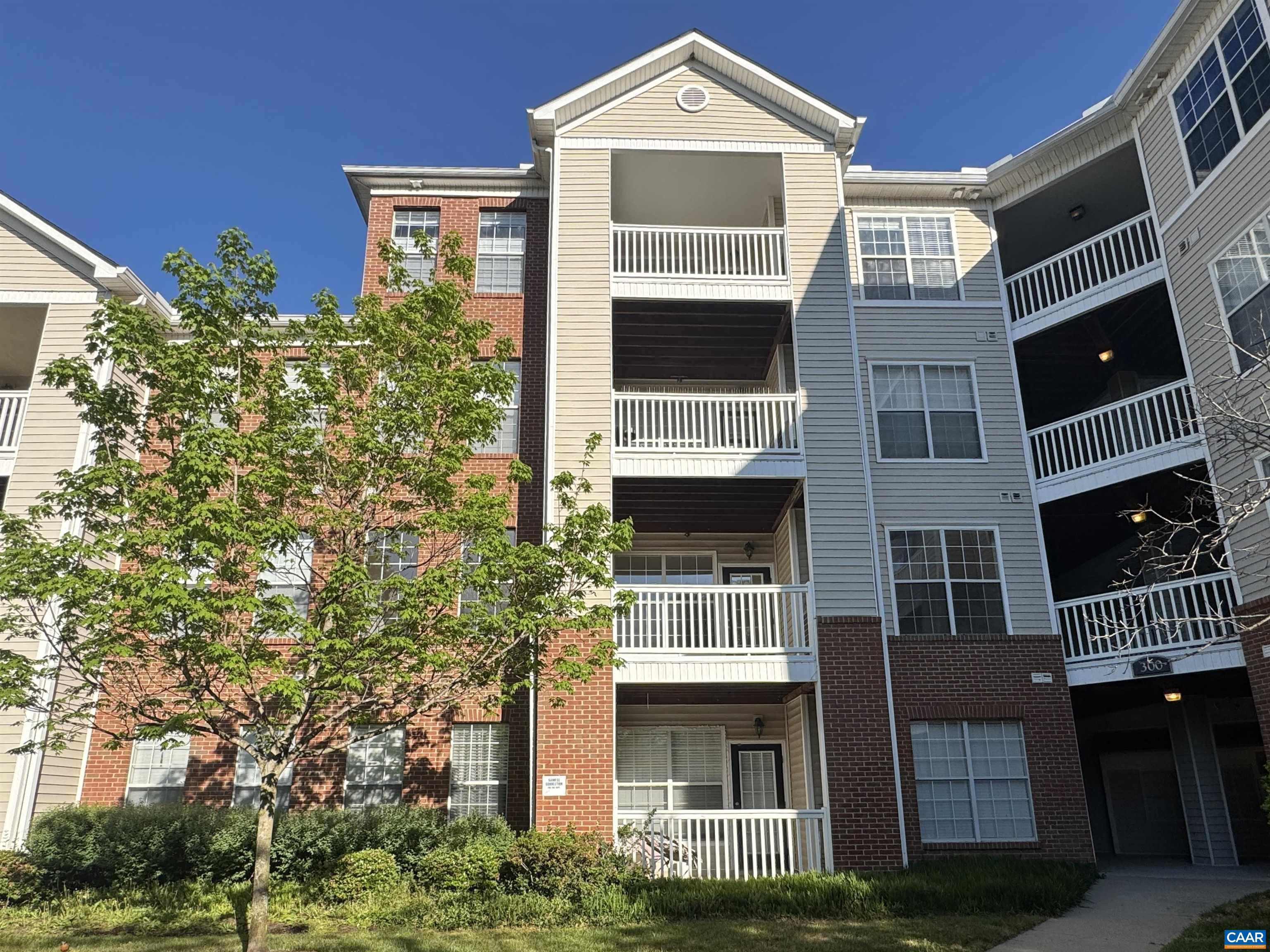 300 RIVERBEND DR, CHARLOTTESVILLE, Virginia 22911, 2 Bedrooms Bedrooms, ,2 BathroomsBathrooms,Residential,300 RIVERBEND DR,676606 MLS # 676606