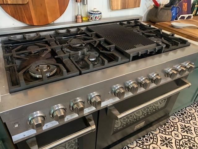 Zline commercial gas stove.
