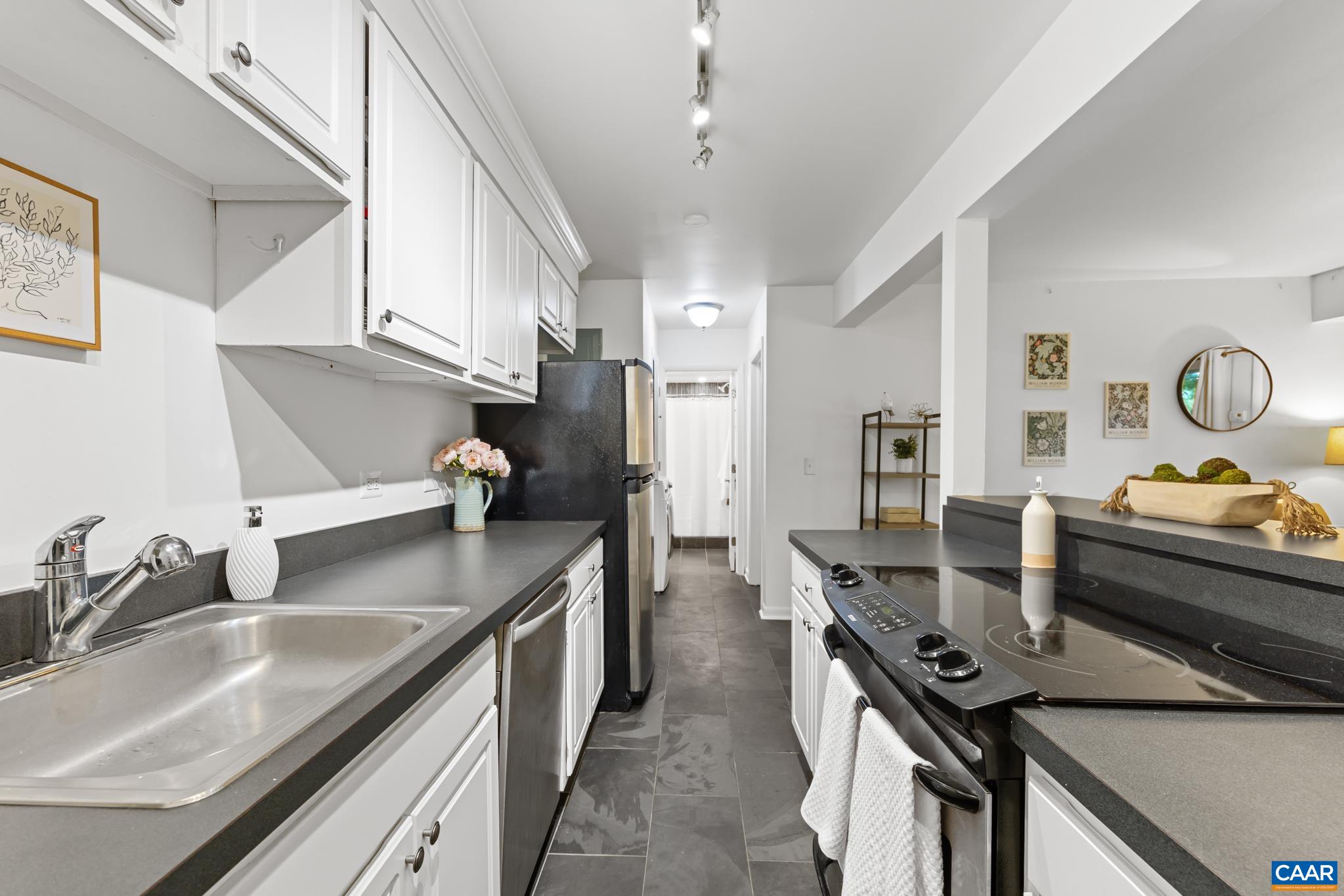 1800 JEFFERSON PARK AVE, CHARLOTTESVILLE, Virginia 22903, 1 Bedroom Bedrooms, ,1 BathroomBathrooms,Residential,1800 JEFFERSON PARK AVE,676608 MLS # 676608