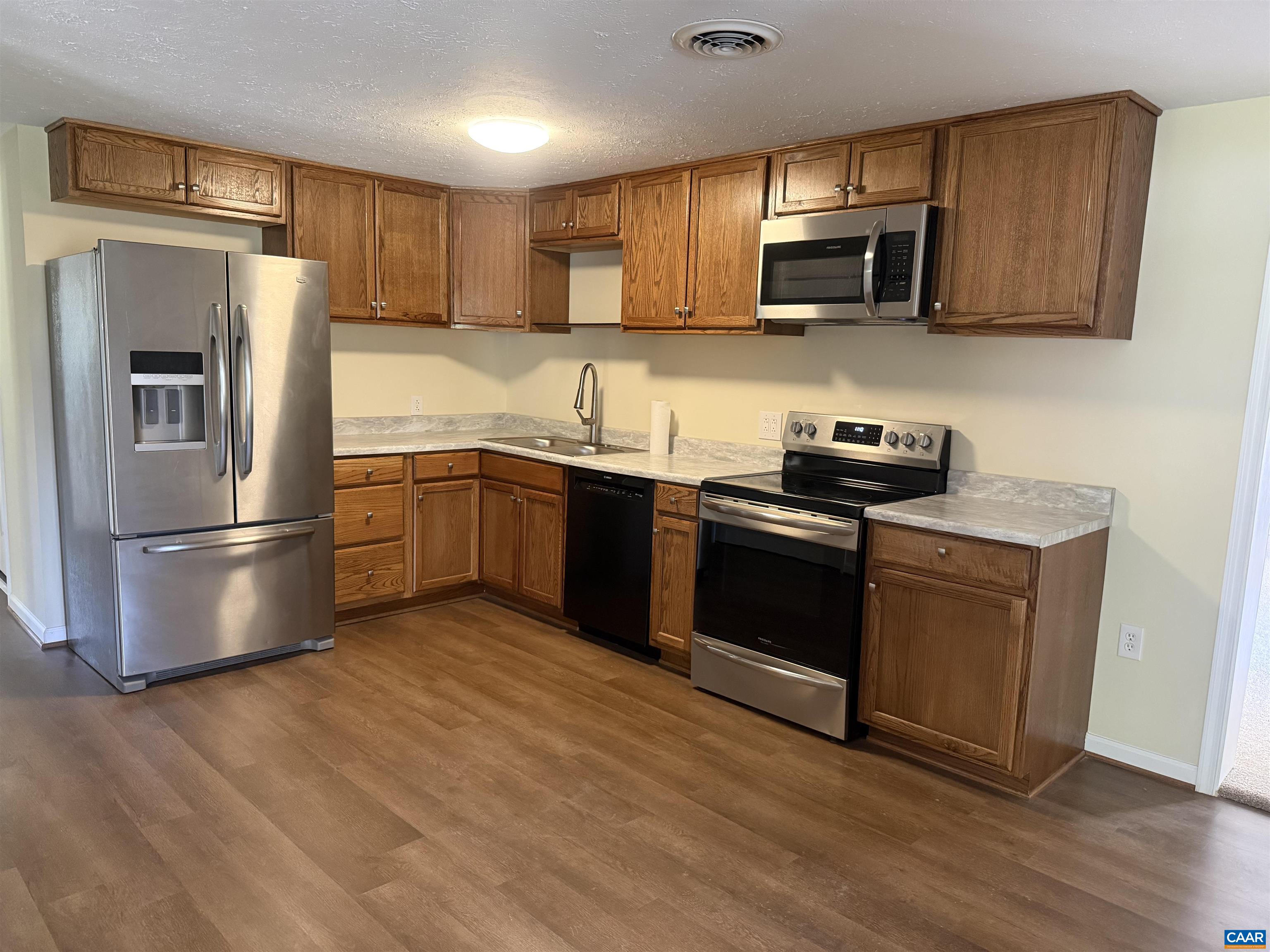 100 LAKE DR, FARMVILLE, Virginia 23901, 3 Bedrooms Bedrooms, ,2 BathroomsBathrooms,Residential,100 LAKE DR,676609 MLS # 676609