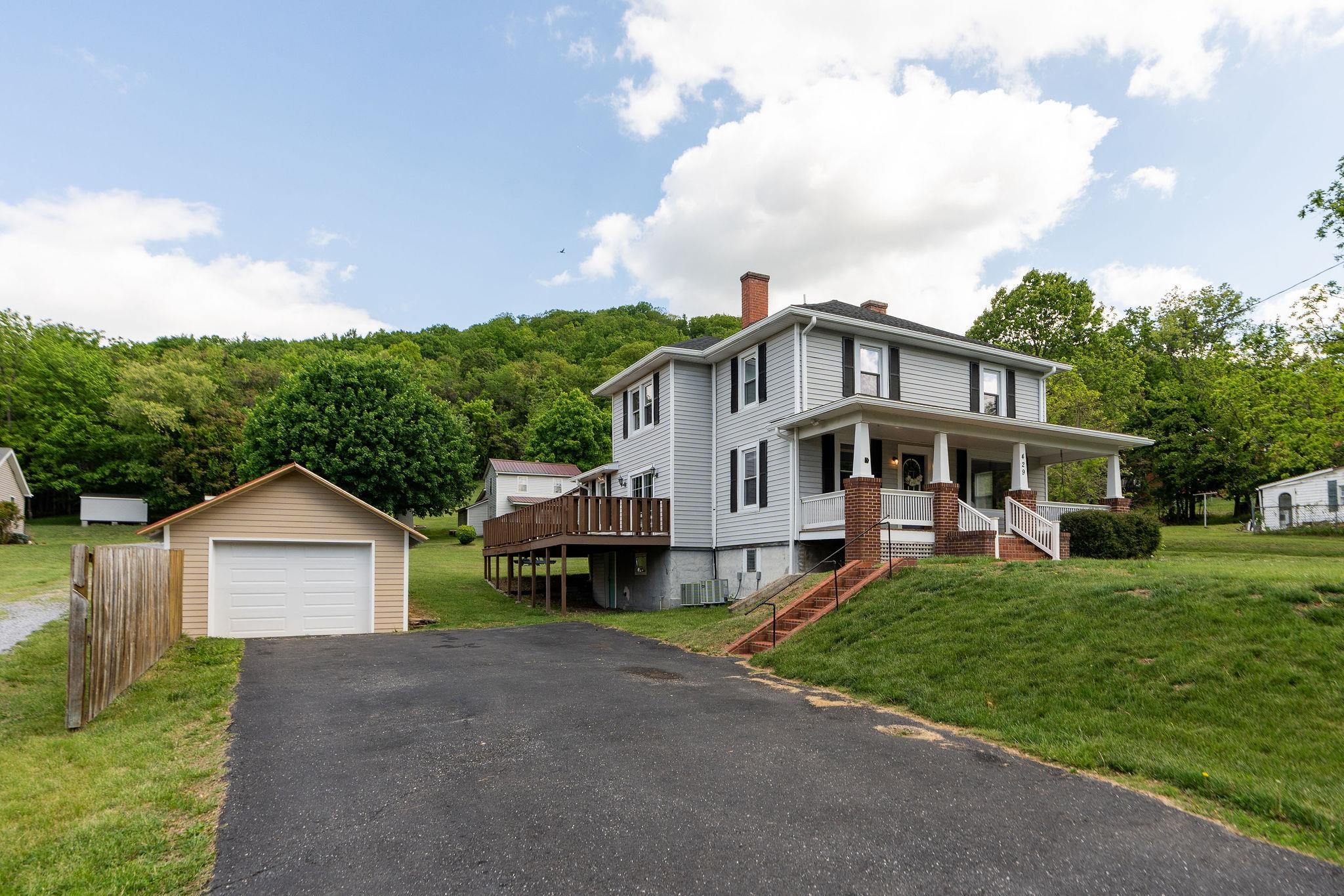 429 BETSY BELL RD, STAUNTON, Virginia 24401, 4 Bedrooms Bedrooms, ,2 BathroomsBathrooms,Residential,429 BETSY BELL RD,676610 MLS # 676610