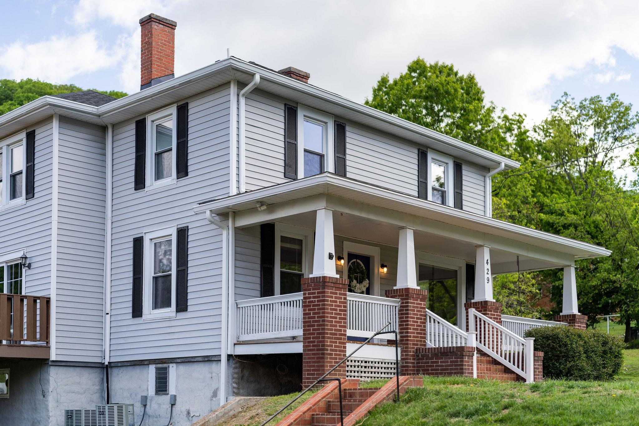 429 BETSY BELL RD, STAUNTON, Virginia 24401, 4 Bedrooms Bedrooms, ,2 BathroomsBathrooms,Residential,429 BETSY BELL RD,676610 MLS # 676610