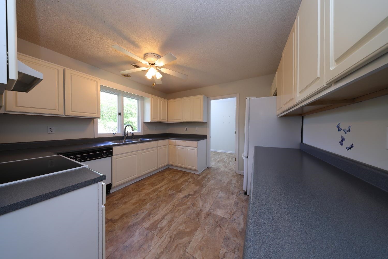 191 GRANDVIEW DR, WAYNESBORO, Virginia 22980, 3 Bedrooms Bedrooms, ,2 BathroomsBathrooms,Residential,191 GRANDVIEW DR,676612 MLS # 676612