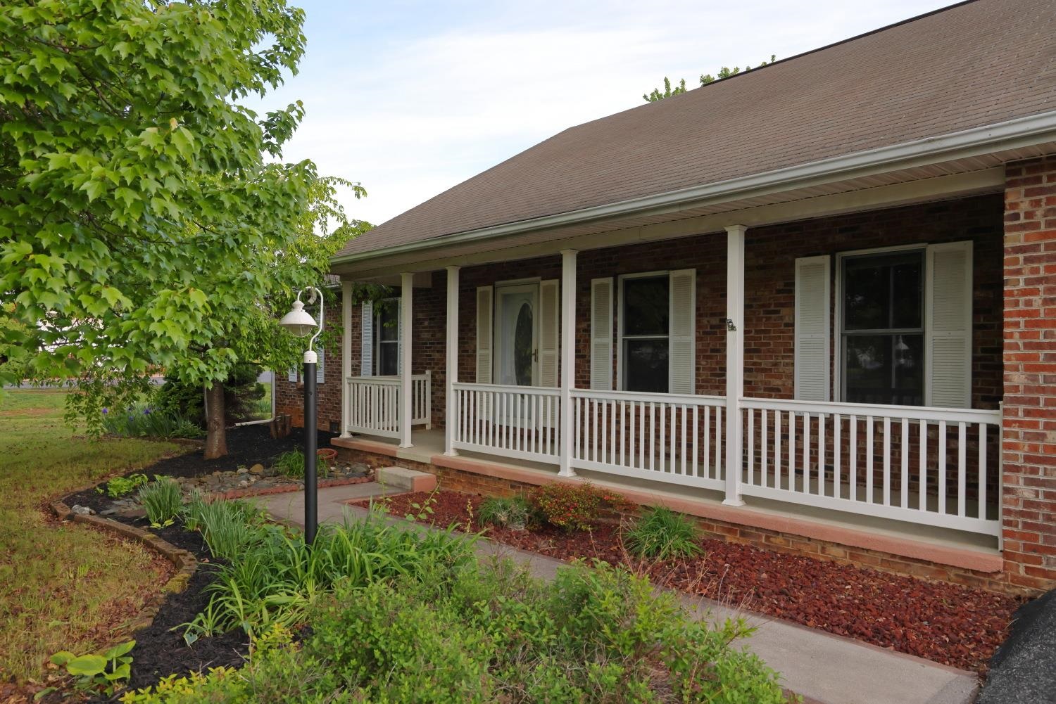 191 GRANDVIEW DR, WAYNESBORO, Virginia 22980, 3 Bedrooms Bedrooms, ,2 BathroomsBathrooms,Residential,191 GRANDVIEW DR,676612 MLS # 676612