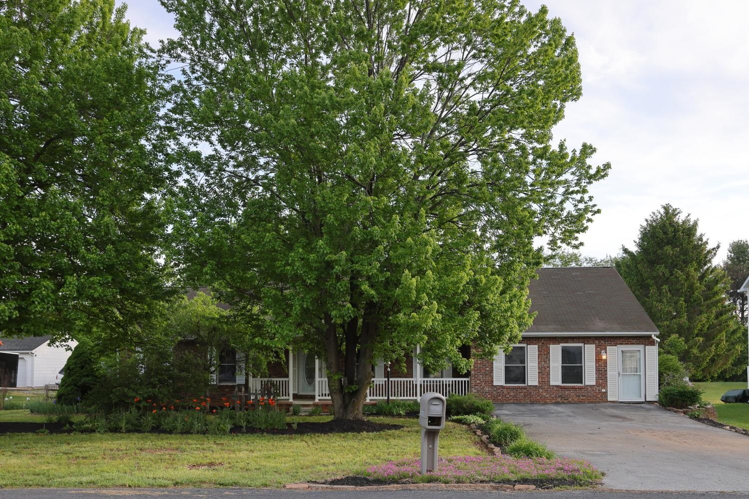 191 GRANDVIEW DR, WAYNESBORO, Virginia 22980, 3 Bedrooms Bedrooms, ,2 BathroomsBathrooms,Residential,191 GRANDVIEW DR,676612 MLS # 676612