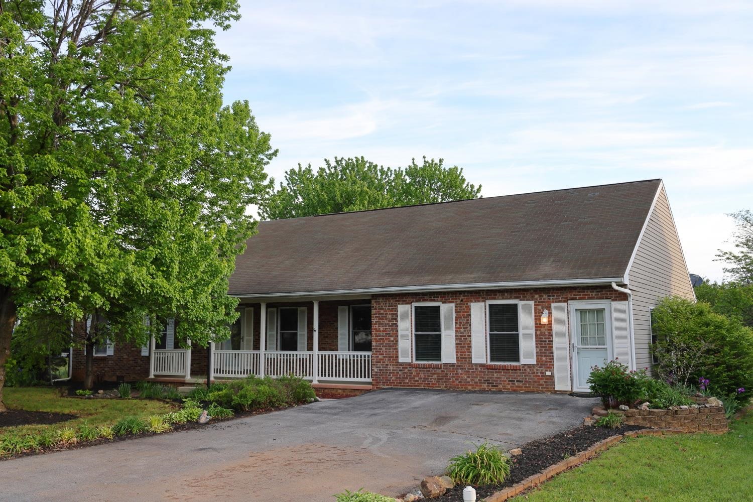 191 GRANDVIEW DR, WAYNESBORO, Virginia 22980, 3 Bedrooms Bedrooms, ,2 BathroomsBathrooms,Residential,191 GRANDVIEW DR,676612 MLS # 676612