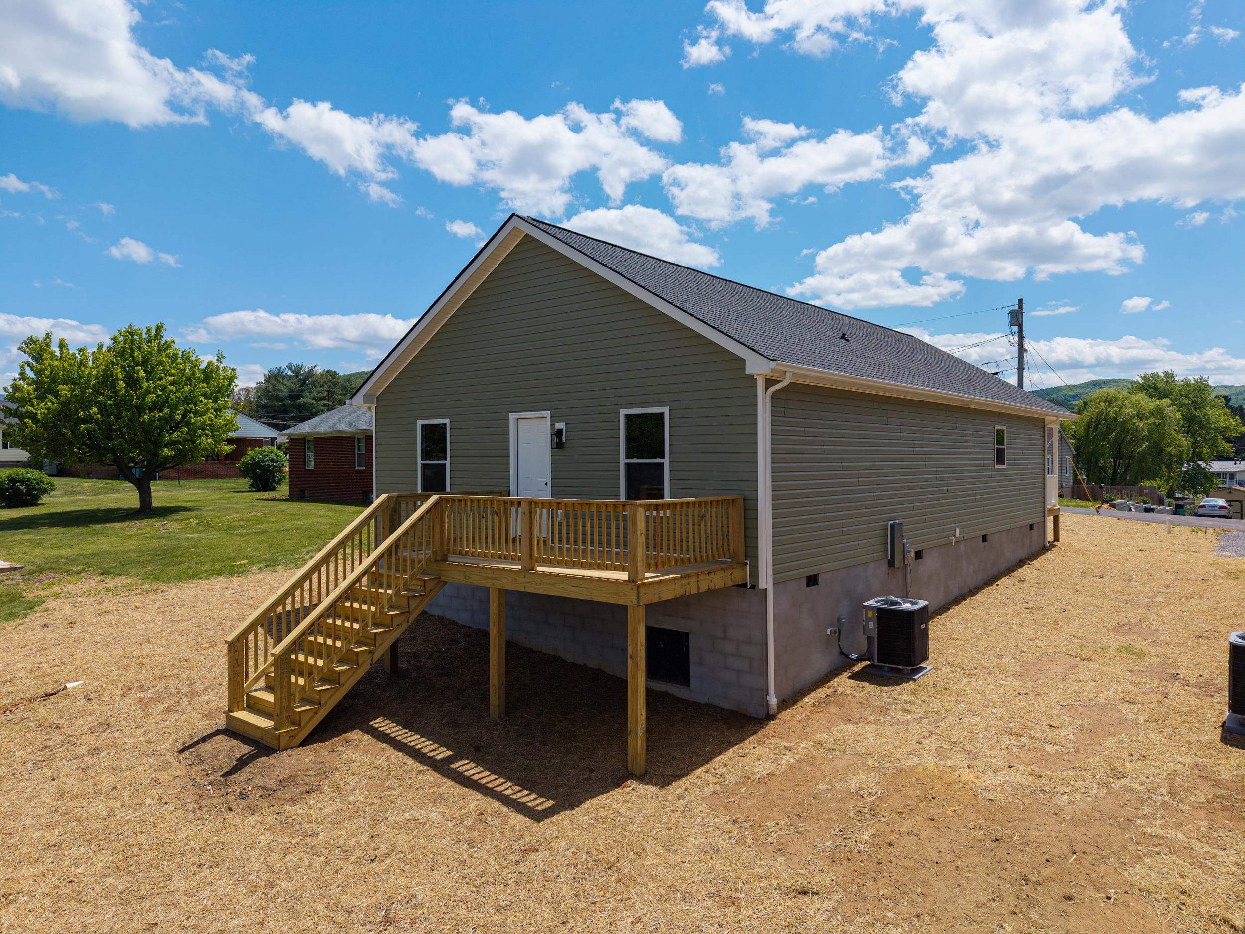 340 W FAIRFAX AVE, ELKTON, Virginia 22827, 3 Bedrooms Bedrooms, ,2 BathroomsBathrooms,Residential,340 W FAIRFAX AVE,676620 MLS # 676620