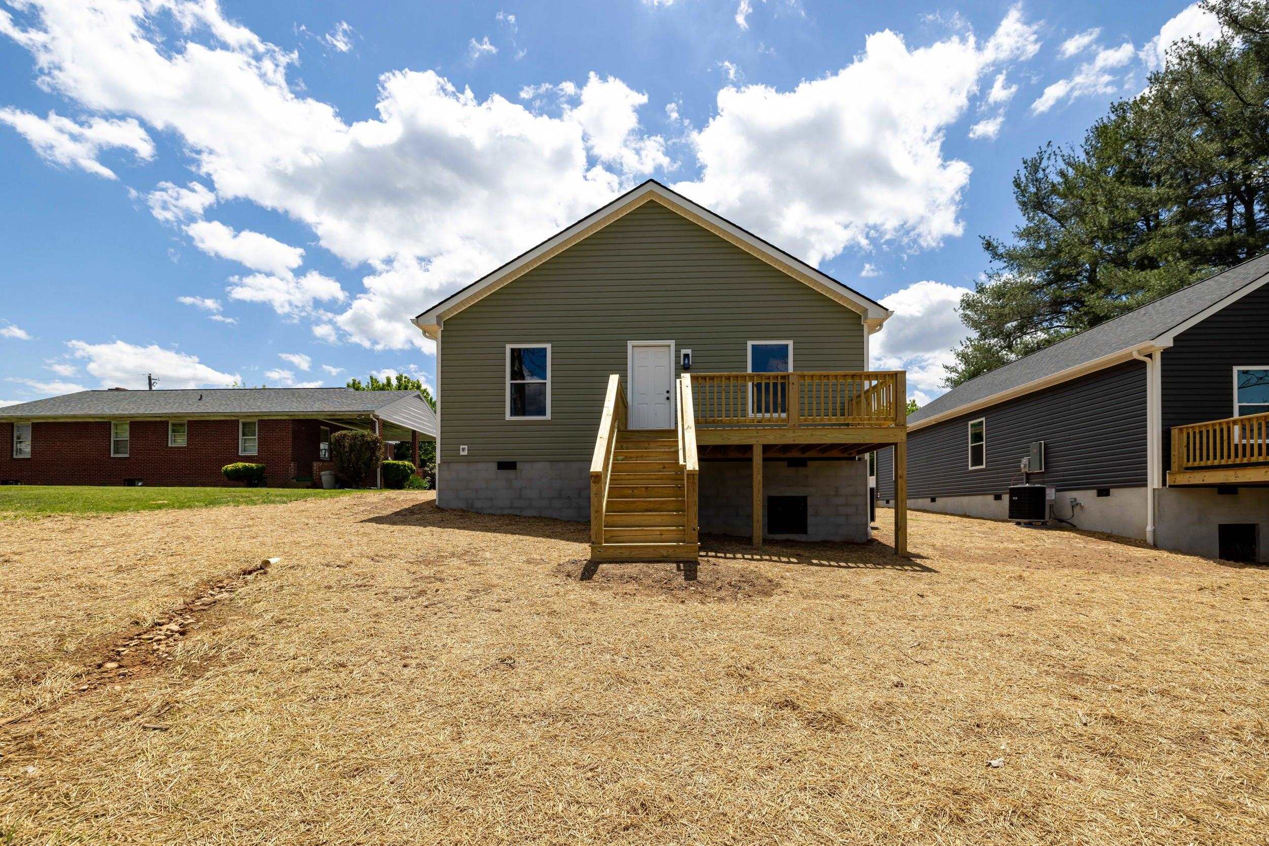 340 W FAIRFAX AVE, ELKTON, Virginia 22827, 3 Bedrooms Bedrooms, ,2 BathroomsBathrooms,Residential,340 W FAIRFAX AVE,676620 MLS # 676620