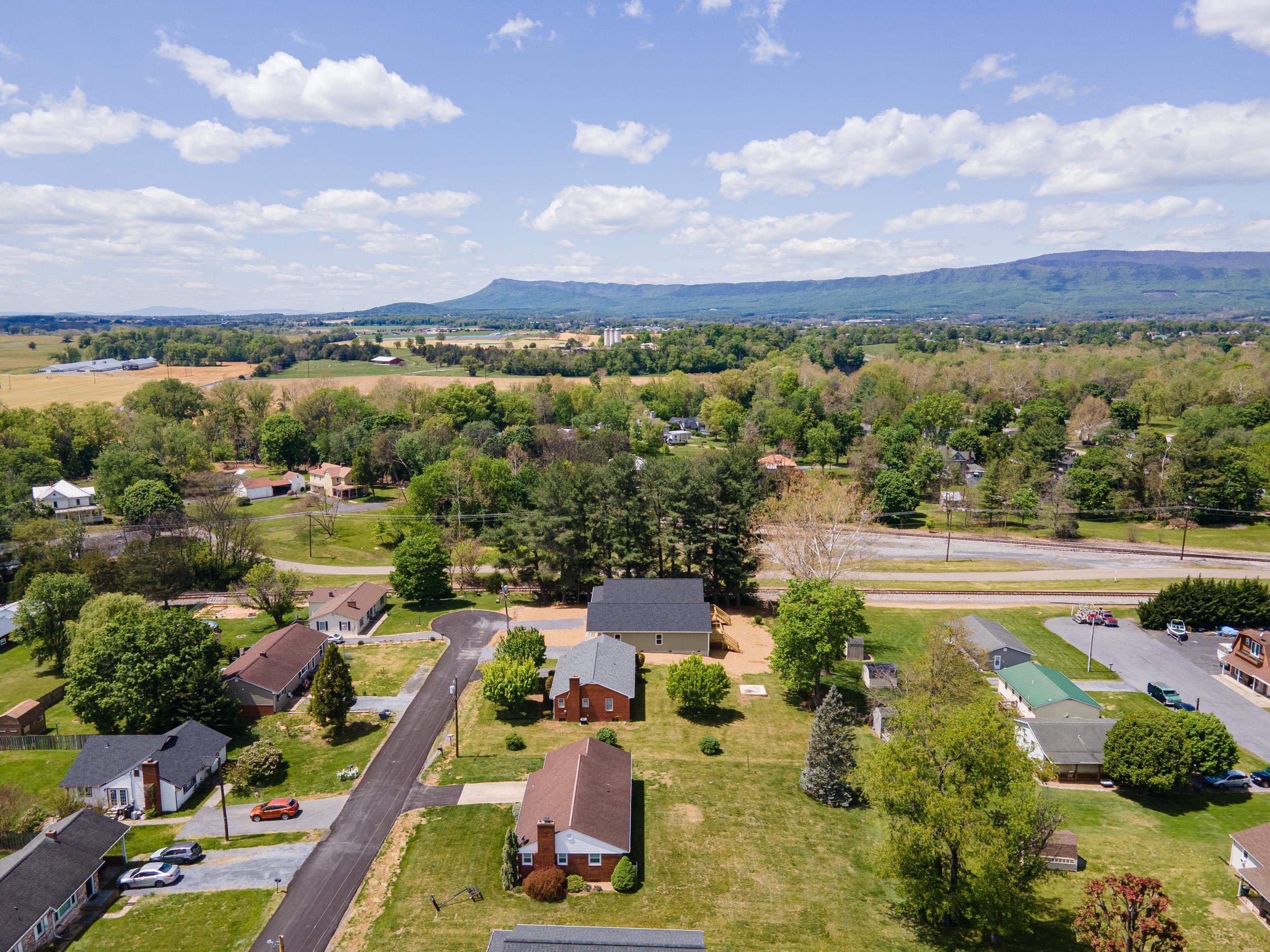 340 W FAIRFAX AVE, ELKTON, Virginia 22827, 3 Bedrooms Bedrooms, ,2 BathroomsBathrooms,Residential,340 W FAIRFAX AVE,676620 MLS # 676620