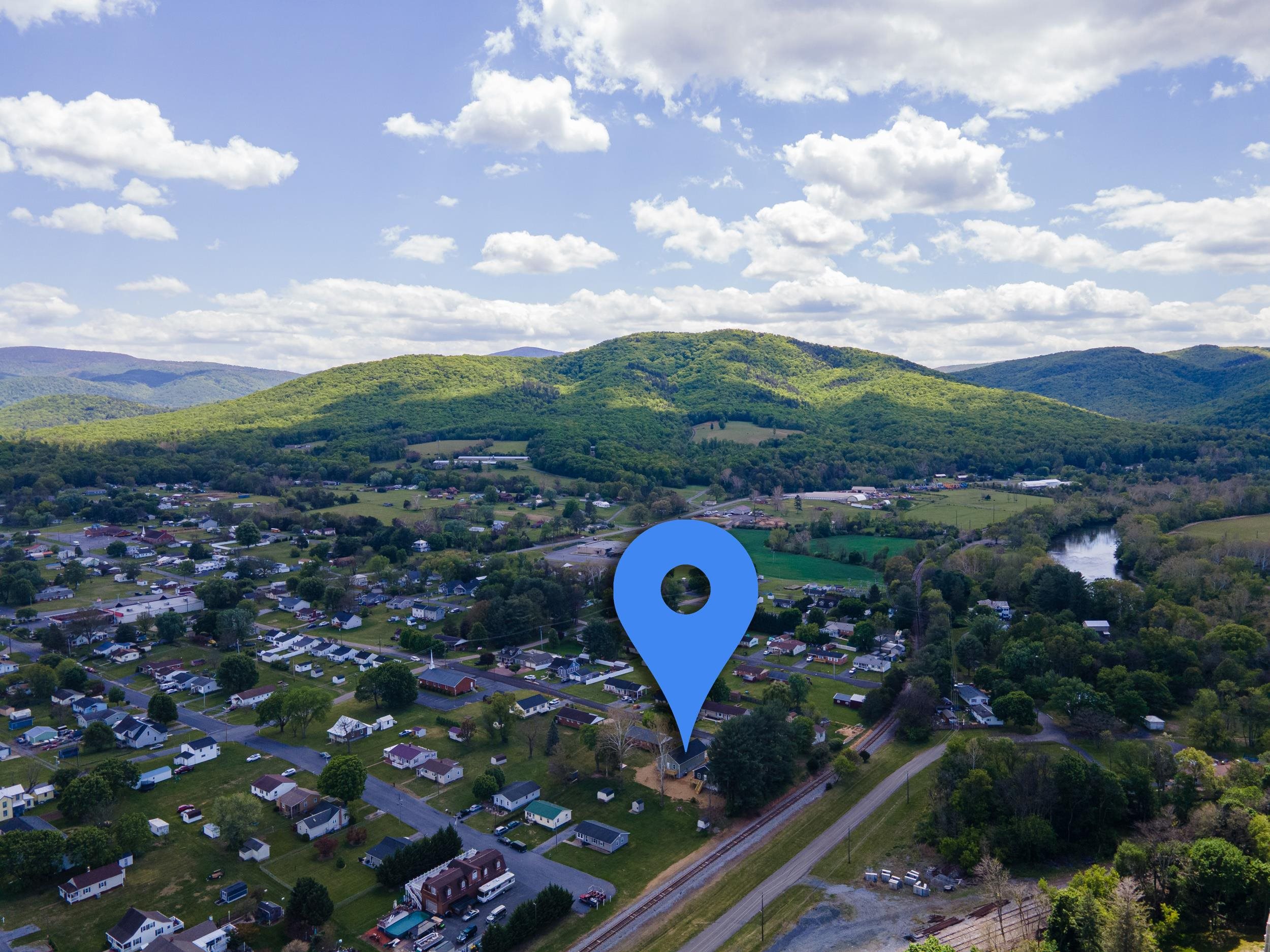 340 W FAIRFAX AVE, ELKTON, Virginia 22827, 3 Bedrooms Bedrooms, ,2 BathroomsBathrooms,Residential,340 W FAIRFAX AVE,676620 MLS # 676620