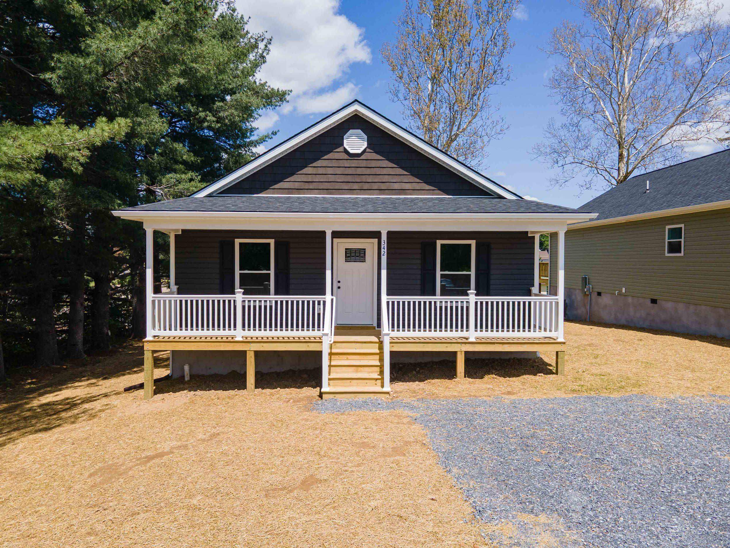 342 W FAIRFAX AVE, ELKTON, Virginia 22827, 3 Bedrooms Bedrooms, ,2 BathroomsBathrooms,Residential,342 W FAIRFAX AVE,676621 MLS # 676621