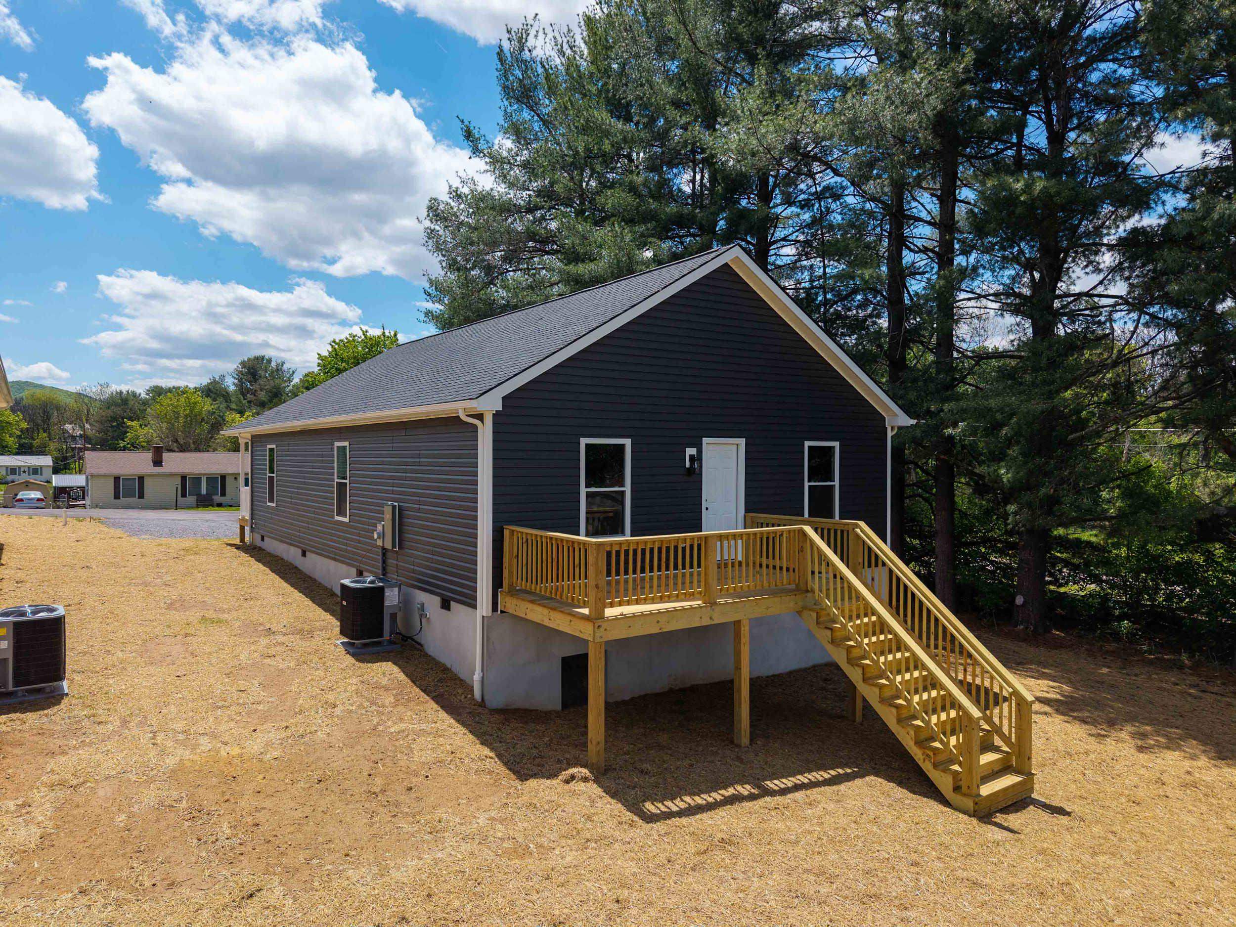342 W FAIRFAX AVE, ELKTON, Virginia 22827, 3 Bedrooms Bedrooms, ,2 BathroomsBathrooms,Residential,342 W FAIRFAX AVE,676621 MLS # 676621