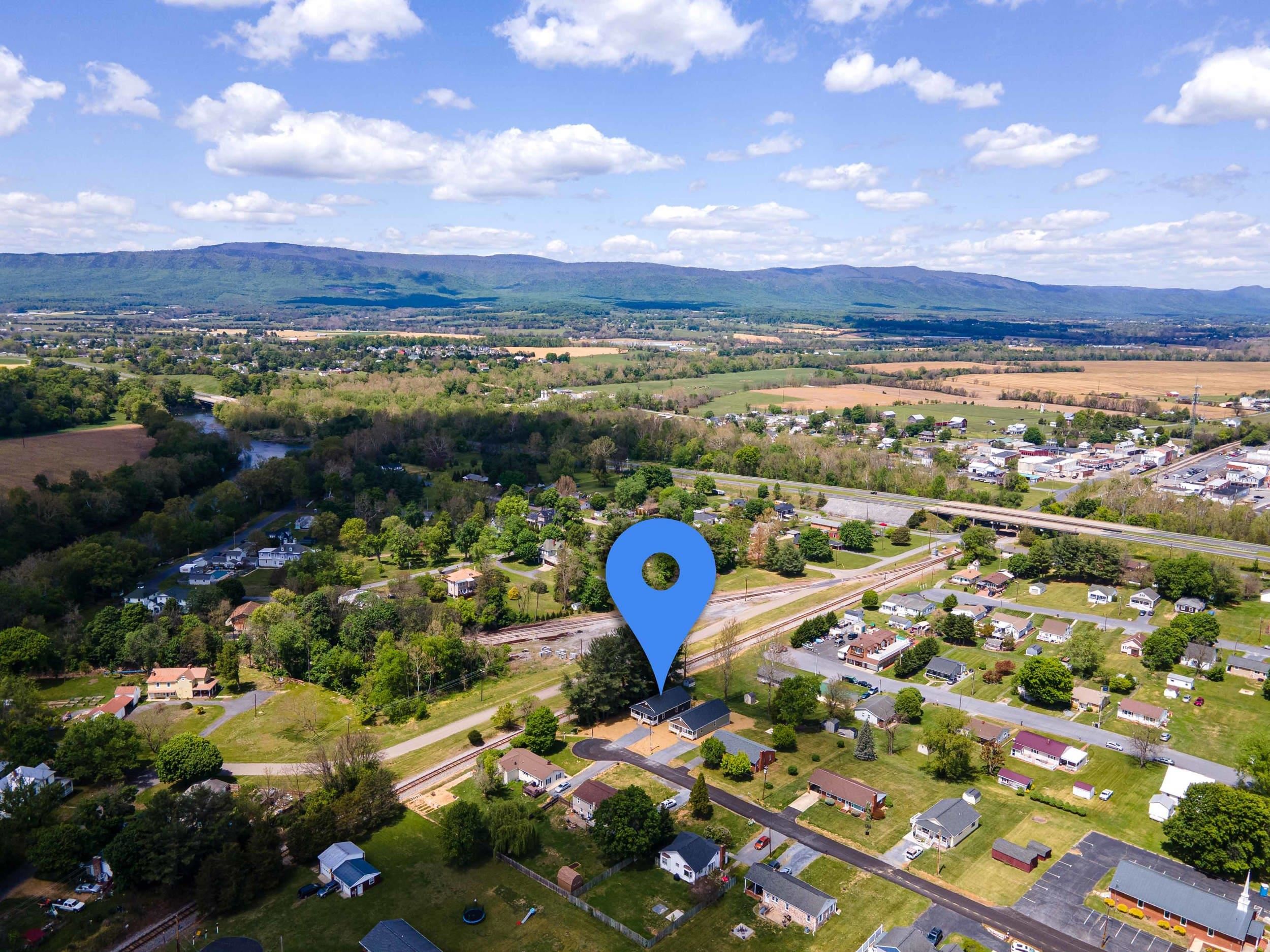 342 W FAIRFAX AVE, ELKTON, Virginia 22827, 3 Bedrooms Bedrooms, ,2 BathroomsBathrooms,Residential,342 W FAIRFAX AVE,676621 MLS # 676621