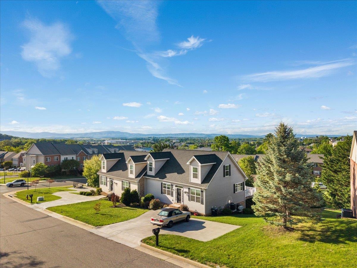 321 BLUE STONE HILLS DR, HARRISONBURG, Virginia 22801, 4 Bedrooms Bedrooms, ,3 BathroomsBathrooms,Residential,321 BLUE STONE HILLS DR,676629 MLS # 676629