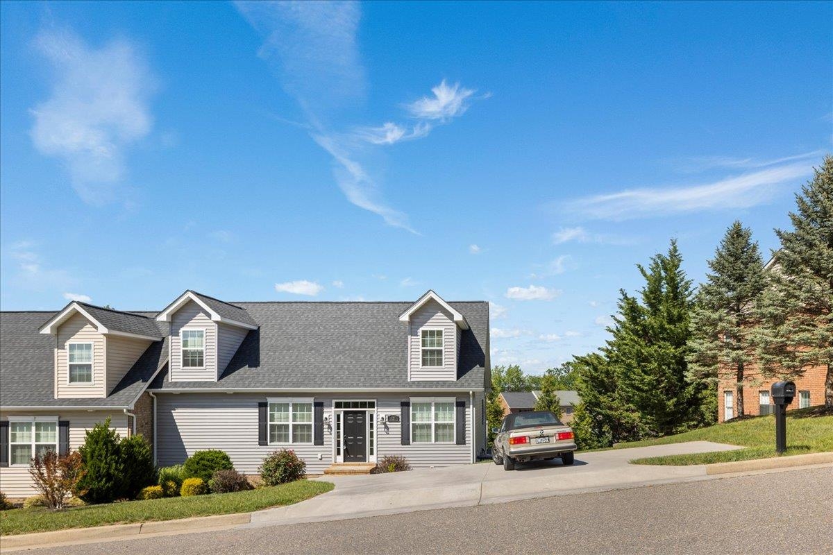 321 BLUE STONE HILLS DR, HARRISONBURG, Virginia 22801, 4 Bedrooms Bedrooms, ,3 BathroomsBathrooms,Residential,321 BLUE STONE HILLS DR,676629 MLS # 676629
