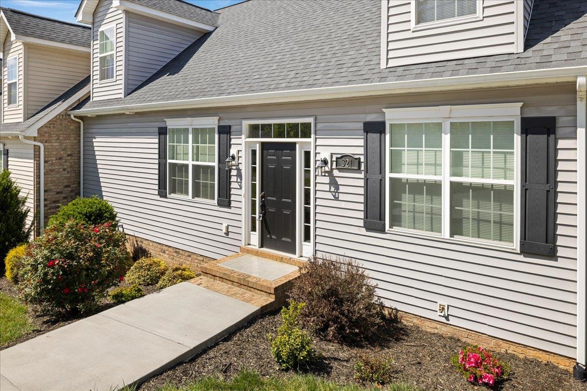321 BLUE STONE HILLS DR, HARRISONBURG, Virginia 22801, 4 Bedrooms Bedrooms, ,3 BathroomsBathrooms,Residential,321 BLUE STONE HILLS DR,676629 MLS # 676629