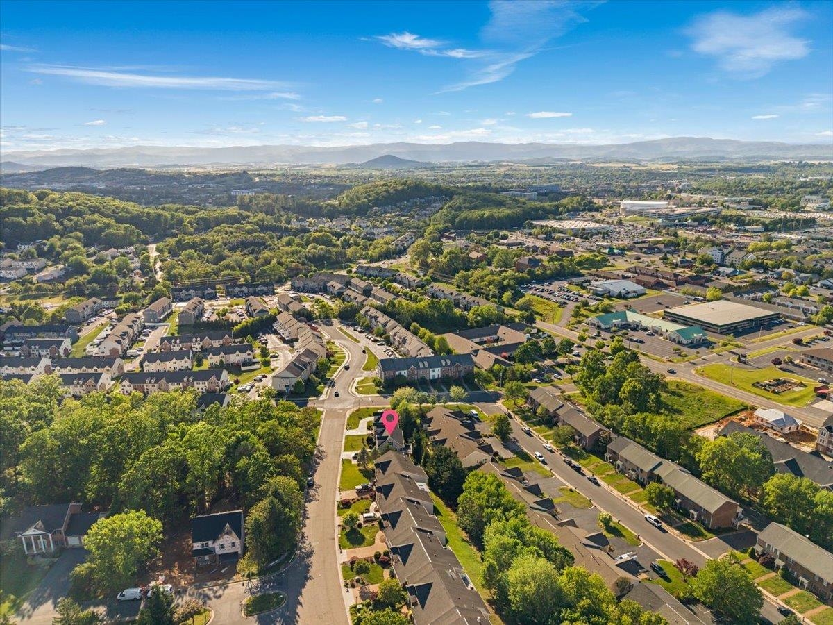 321 BLUE STONE HILLS DR, HARRISONBURG, Virginia 22801, 4 Bedrooms Bedrooms, ,3 BathroomsBathrooms,Residential,321 BLUE STONE HILLS DR,676629 MLS # 676629
