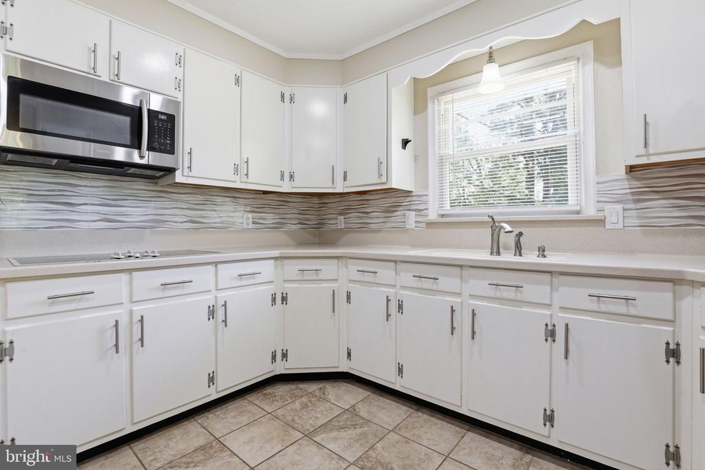 5912 WATSON LN, FREDERICKSBURG, Virginia 22407, 4 Bedrooms Bedrooms, ,2 BathroomsBathrooms,Residential,5912 WATSON LN,VASP2041158 MLS # VASP2041158