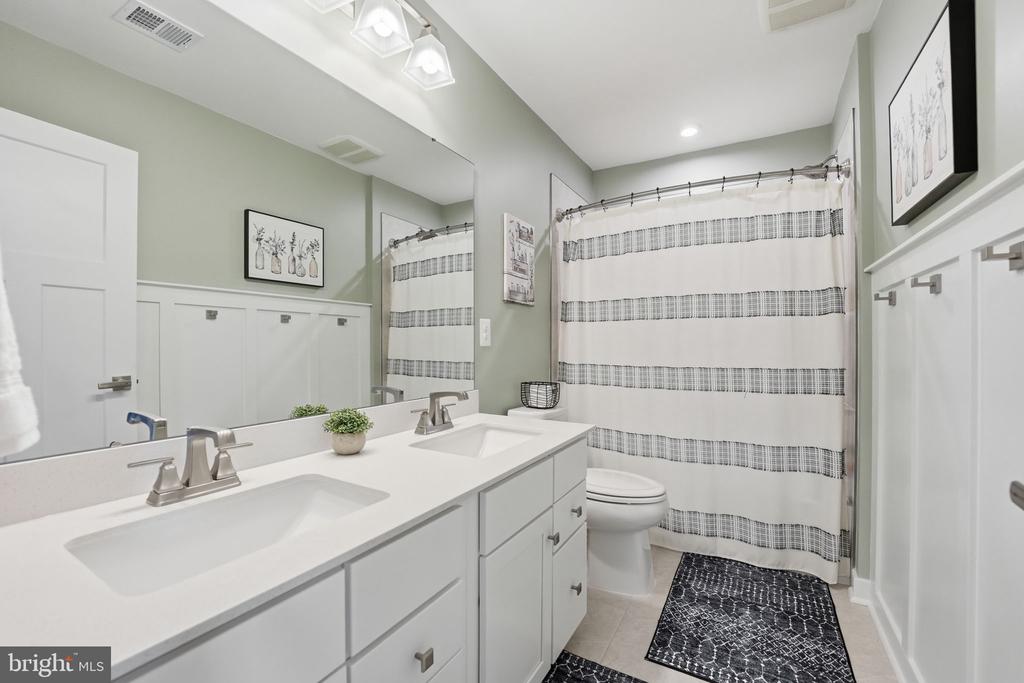 7891 SPOTTED SADDLE CT, WARRENTON, Virginia 20187, 5 Bedrooms Bedrooms, ,3 BathroomsBathrooms,Residential,7891 SPOTTED SADDLE CT,VAFQ2021754 MLS # VAFQ2021754
