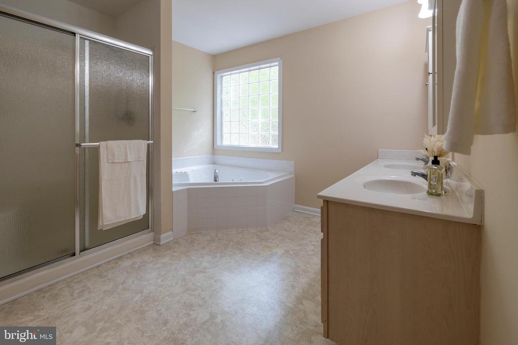 115 HARRIS CT, LOCUST GROVE, Virginia 22508, 3 Bedrooms Bedrooms, ,2 BathroomsBathrooms,Residential,115 HARRIS CT,VAOR2014008 MLS # VAOR2014008
