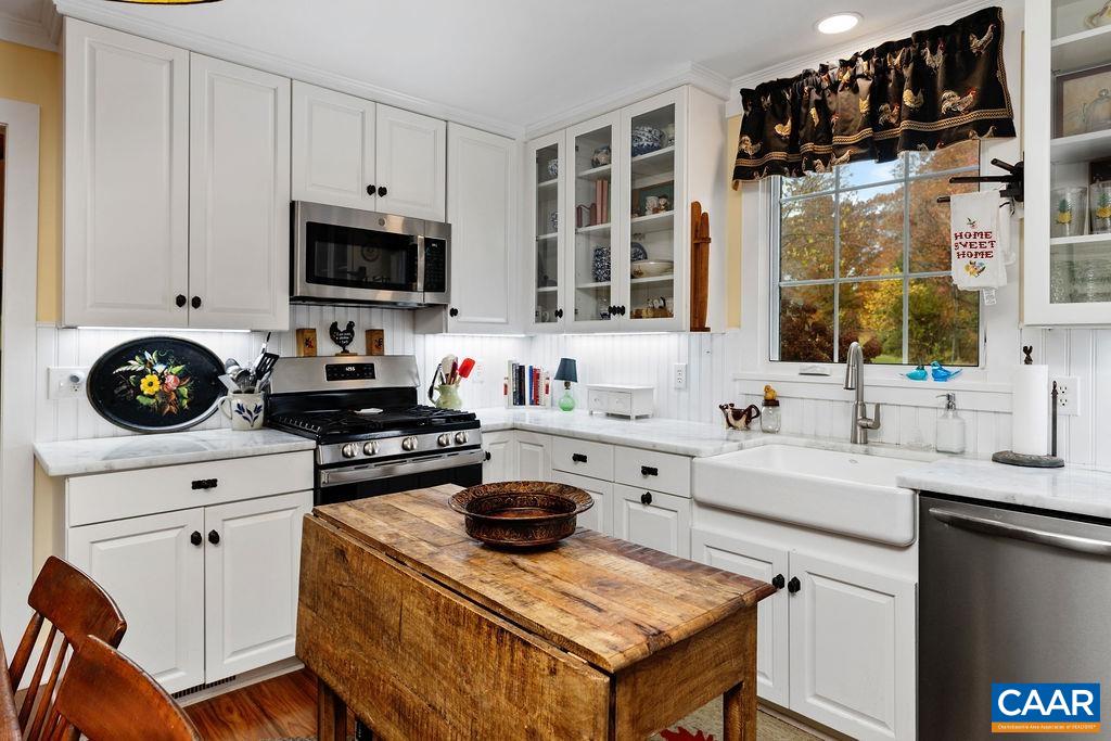 325 OLD ROSELAND RD, ROSELAND, Virginia 22967, 5 Bedrooms Bedrooms, ,3 BathroomsBathrooms,Residential,Possum Trot,325 OLD ROSELAND RD,670821 MLS # 670821