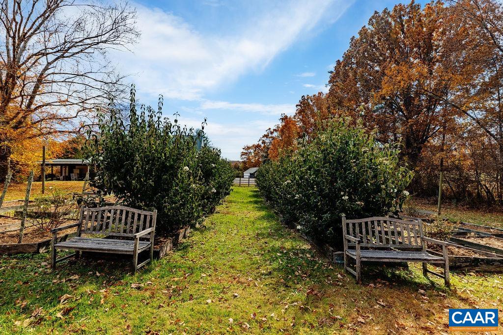 325 OLD ROSELAND RD, ROSELAND, Virginia 22967, 5 Bedrooms Bedrooms, ,3 BathroomsBathrooms,Residential,Possum Trot,325 OLD ROSELAND RD,670821 MLS # 670821