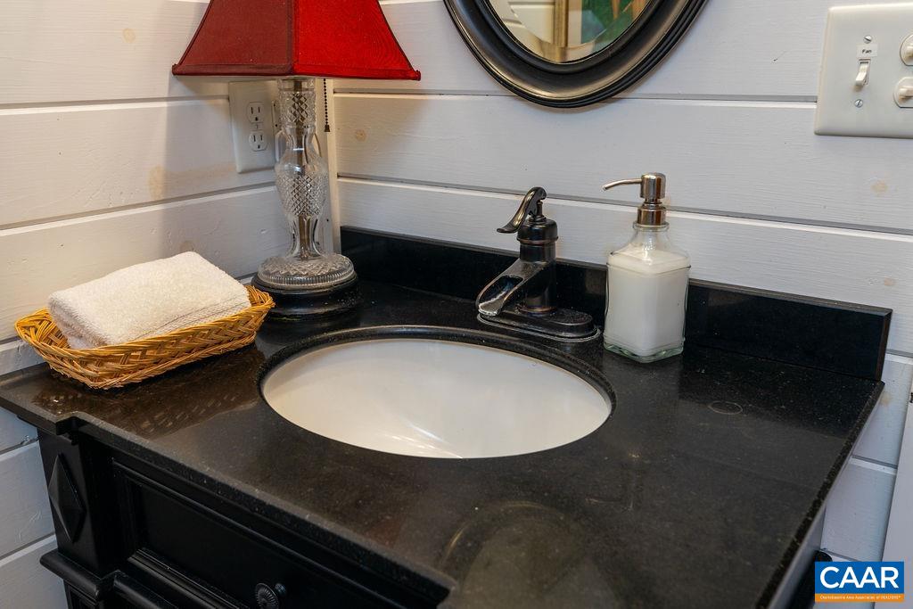 325 OLD ROSELAND RD, ROSELAND, Virginia 22967, 5 Bedrooms Bedrooms, ,3 BathroomsBathrooms,Residential,Possum Trot,325 OLD ROSELAND RD,670821 MLS # 670821