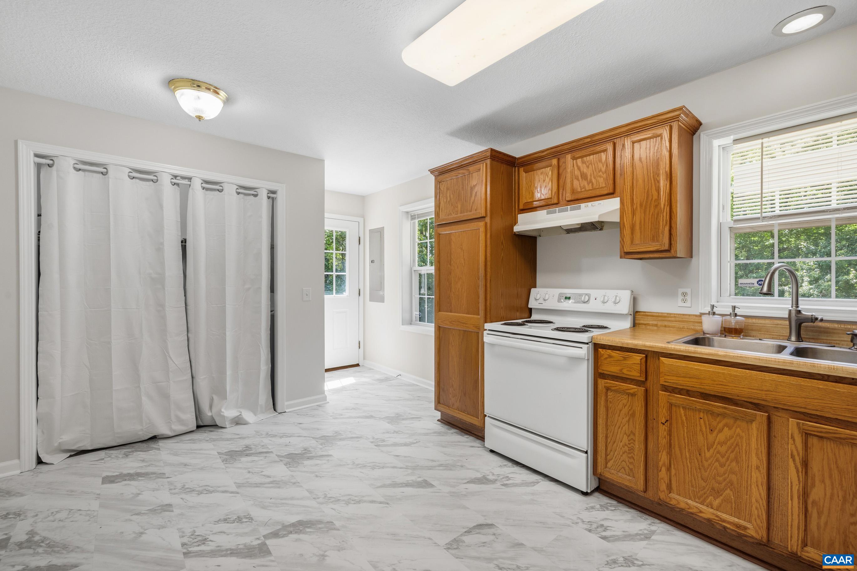 82 DAVIS LN, FORK UNION, Virginia 23055, 3 Bedrooms Bedrooms, ,1 BathroomBathrooms,Residential,82 DAVIS LN,676572 MLS # 676572