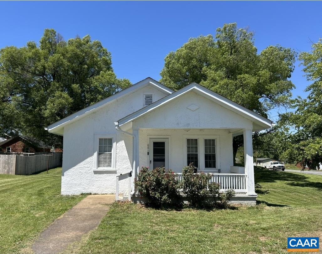 681 SHERWOOD AVE, WAYNESBORO, Virginia 22980, 2 Bedrooms Bedrooms, ,1 BathroomBathrooms,Residential,681 SHERWOOD AVE,676634 MLS # 676634