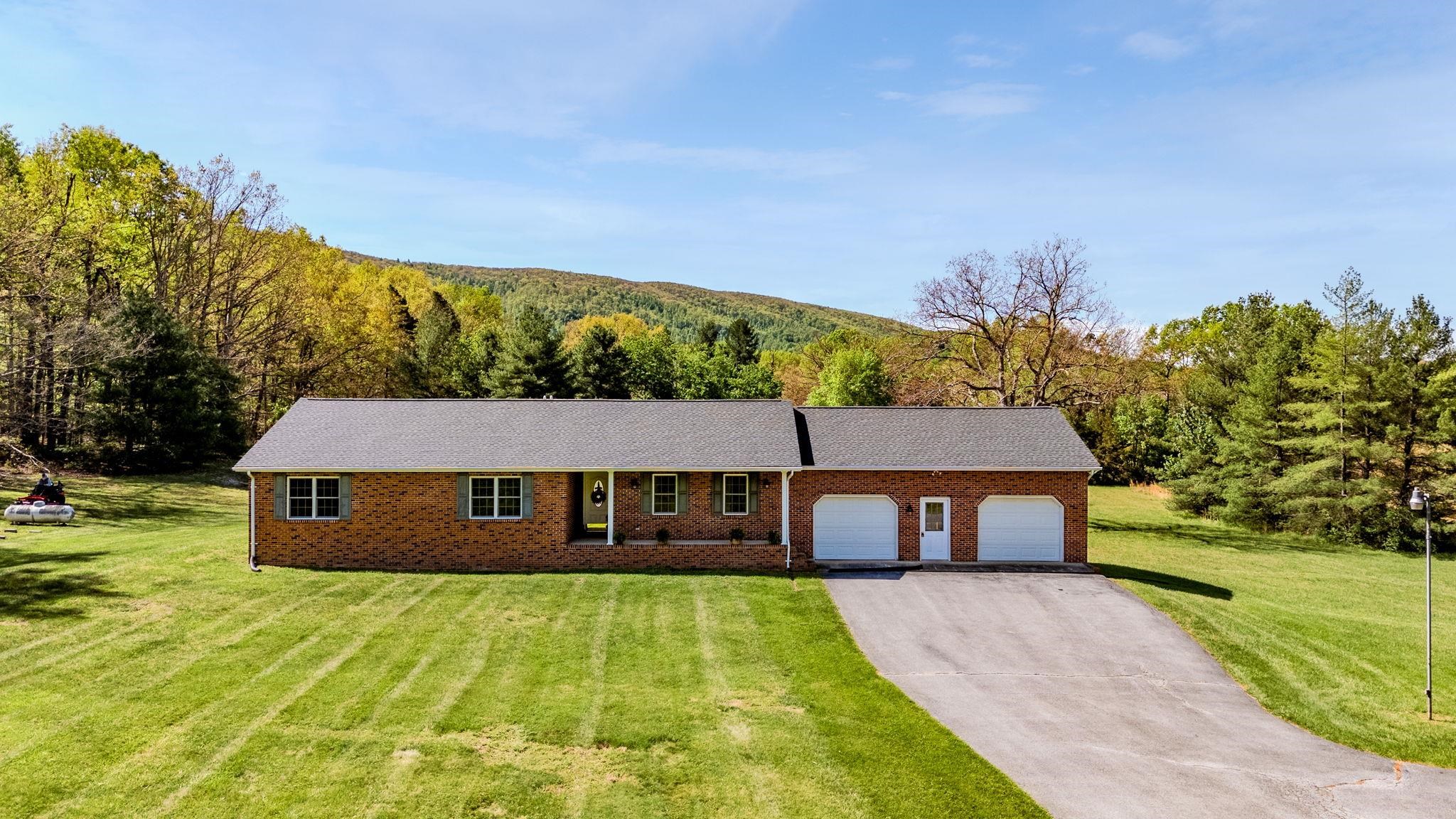 182 MIKES KNOB LN, WAYNESBORO, Virginia 22980, 3 Bedrooms Bedrooms, ,2 BathroomsBathrooms,Residential,182 MIKES KNOB LN,676648 MLS # 676648