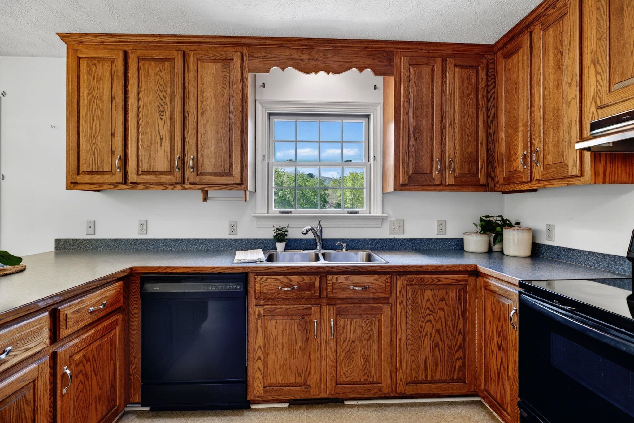 182 MIKES KNOB LN, WAYNESBORO, Virginia 22980, 3 Bedrooms Bedrooms, ,2 BathroomsBathrooms,Residential,182 MIKES KNOB LN,676648 MLS # 676648