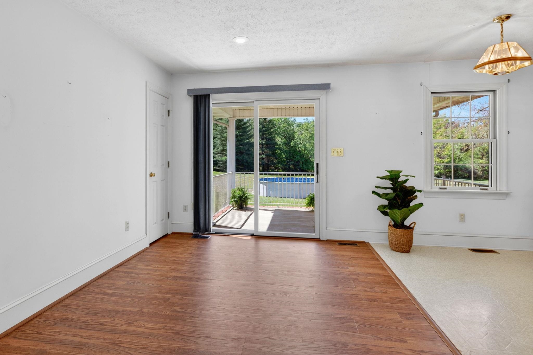 182 MIKES KNOB LN, WAYNESBORO, Virginia 22980, 3 Bedrooms Bedrooms, ,2 BathroomsBathrooms,Residential,182 MIKES KNOB LN,676648 MLS # 676648
