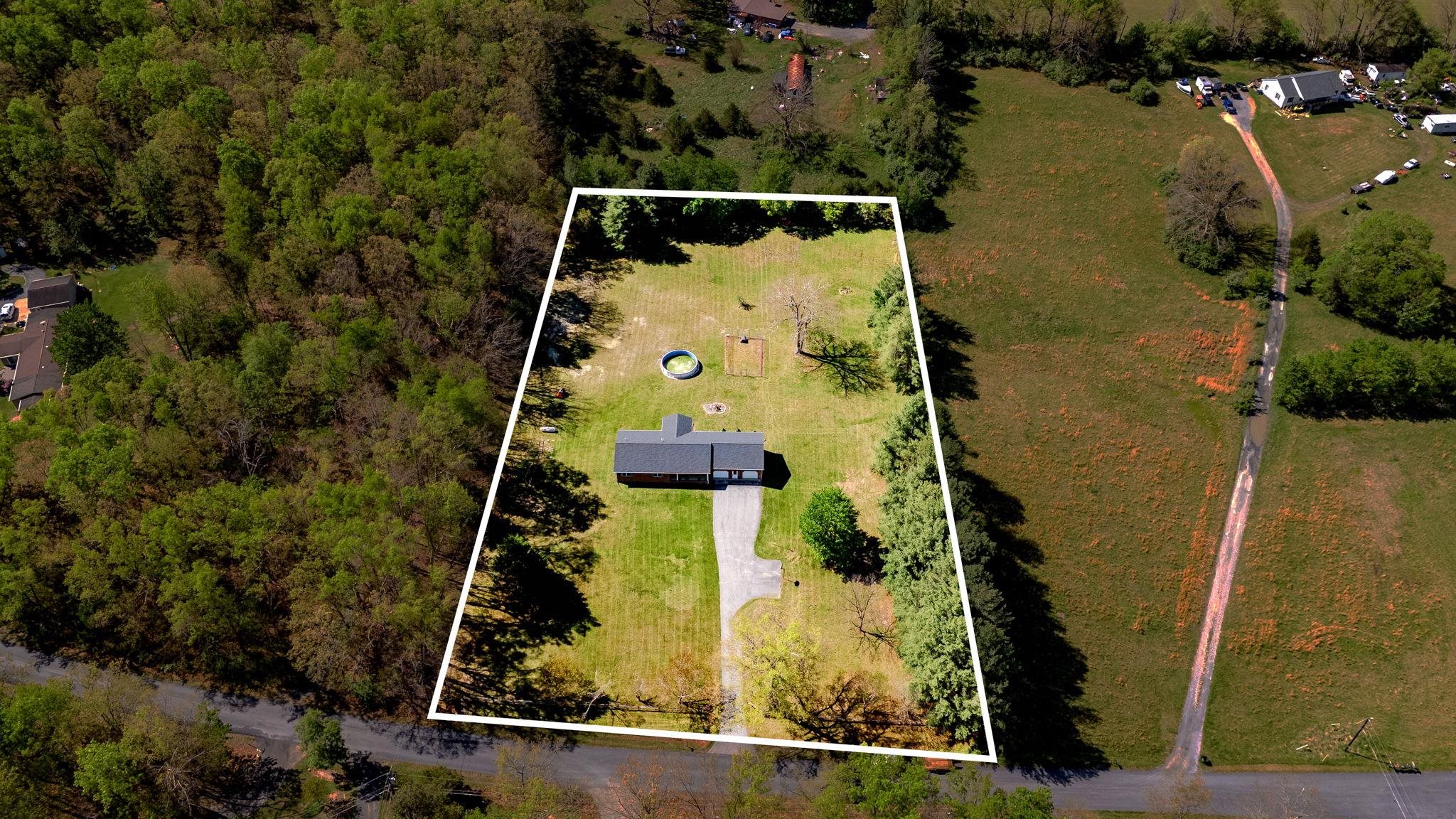 182 MIKES KNOB LN, WAYNESBORO, Virginia 22980, 3 Bedrooms Bedrooms, ,2 BathroomsBathrooms,Residential,182 MIKES KNOB LN,676648 MLS # 676648