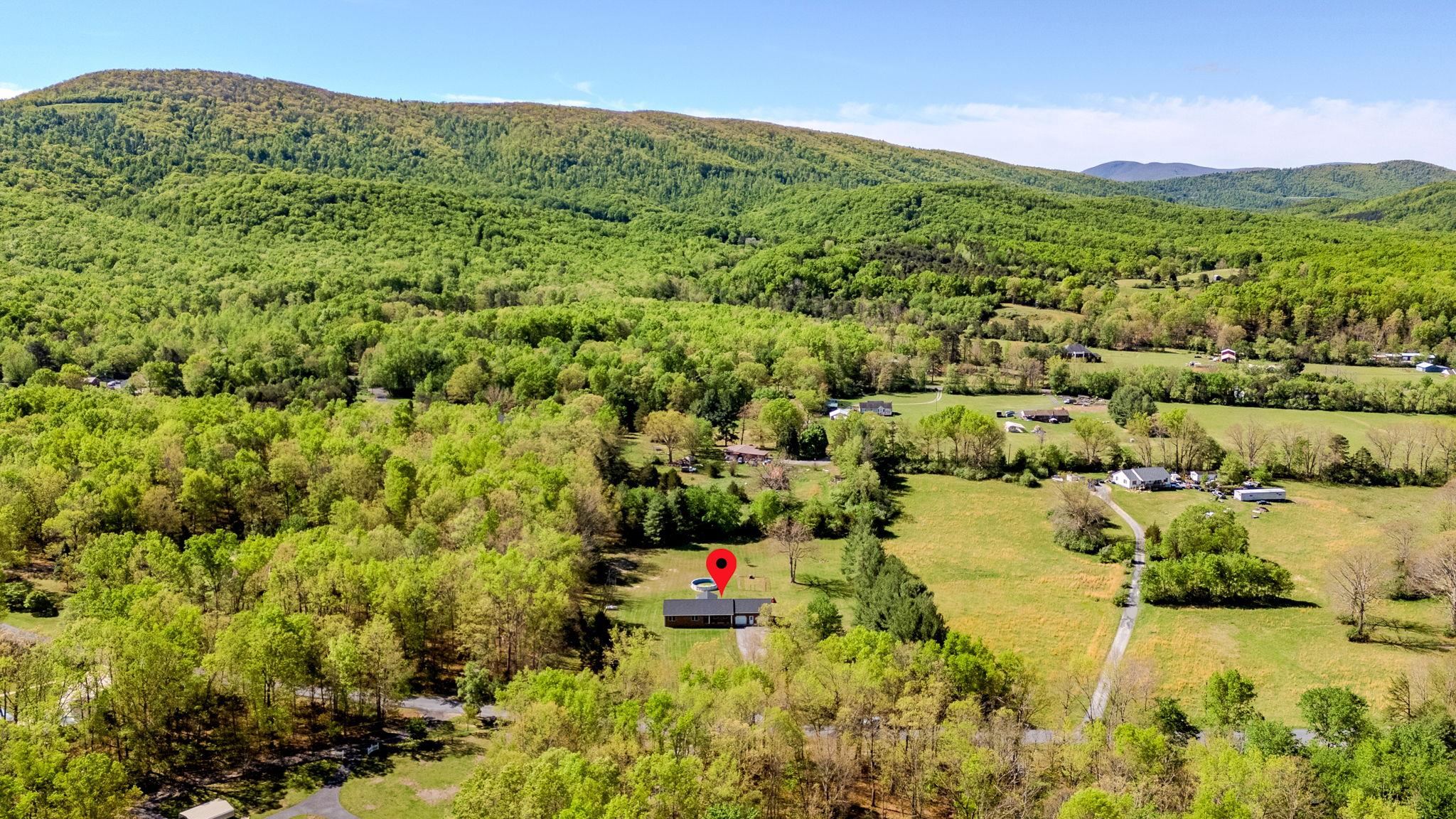 182 MIKES KNOB LN, WAYNESBORO, Virginia 22980, 3 Bedrooms Bedrooms, ,2 BathroomsBathrooms,Residential,182 MIKES KNOB LN,676648 MLS # 676648