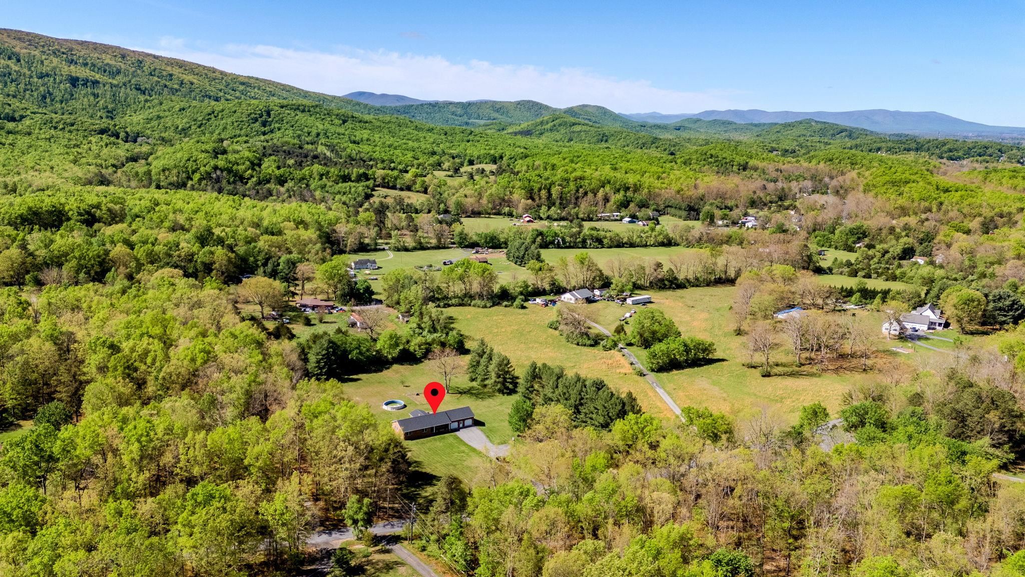 182 MIKES KNOB LN, WAYNESBORO, Virginia 22980, 3 Bedrooms Bedrooms, ,2 BathroomsBathrooms,Residential,182 MIKES KNOB LN,676648 MLS # 676648