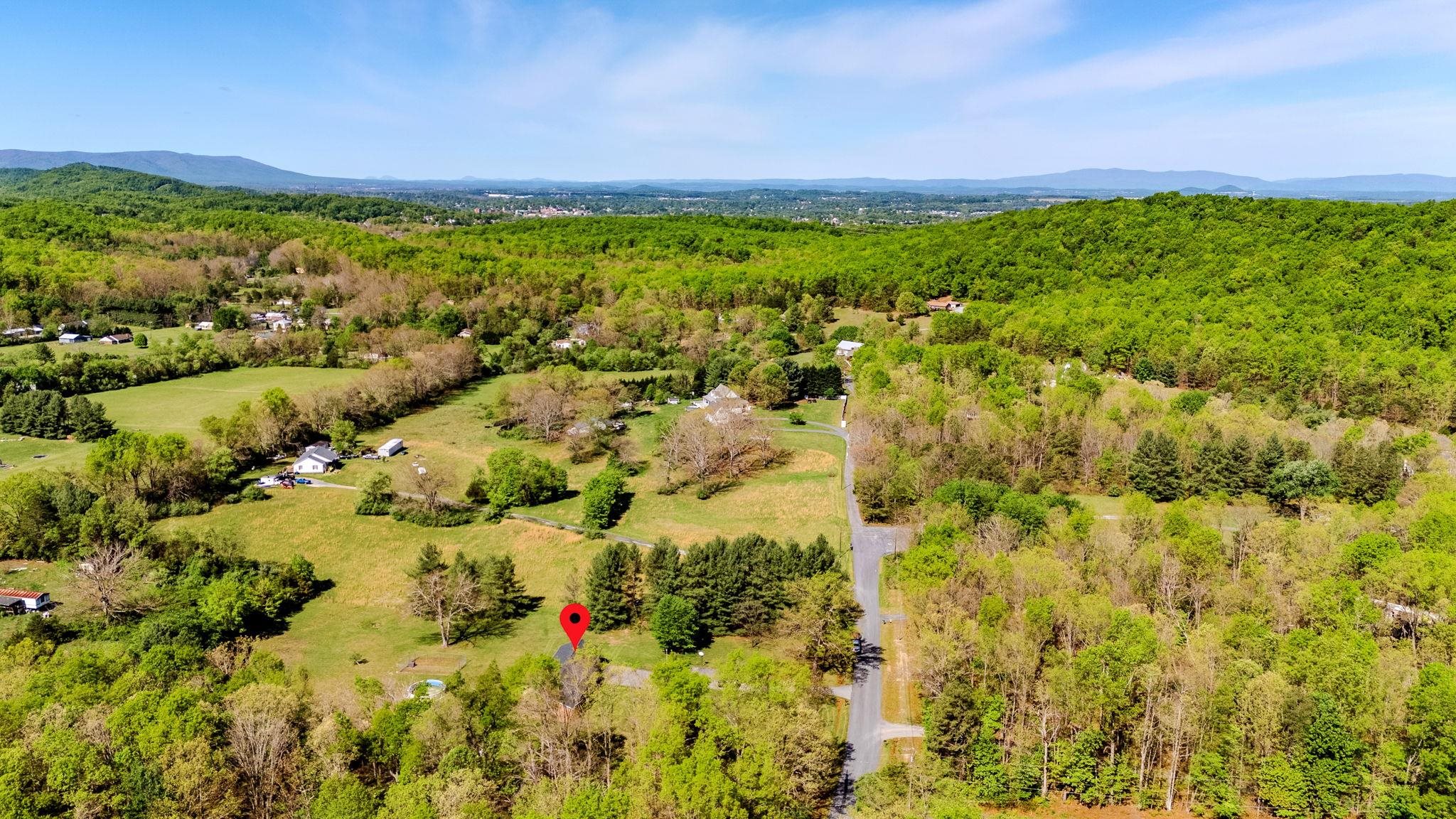 182 MIKES KNOB LN, WAYNESBORO, Virginia 22980, 3 Bedrooms Bedrooms, ,2 BathroomsBathrooms,Residential,182 MIKES KNOB LN,676648 MLS # 676648