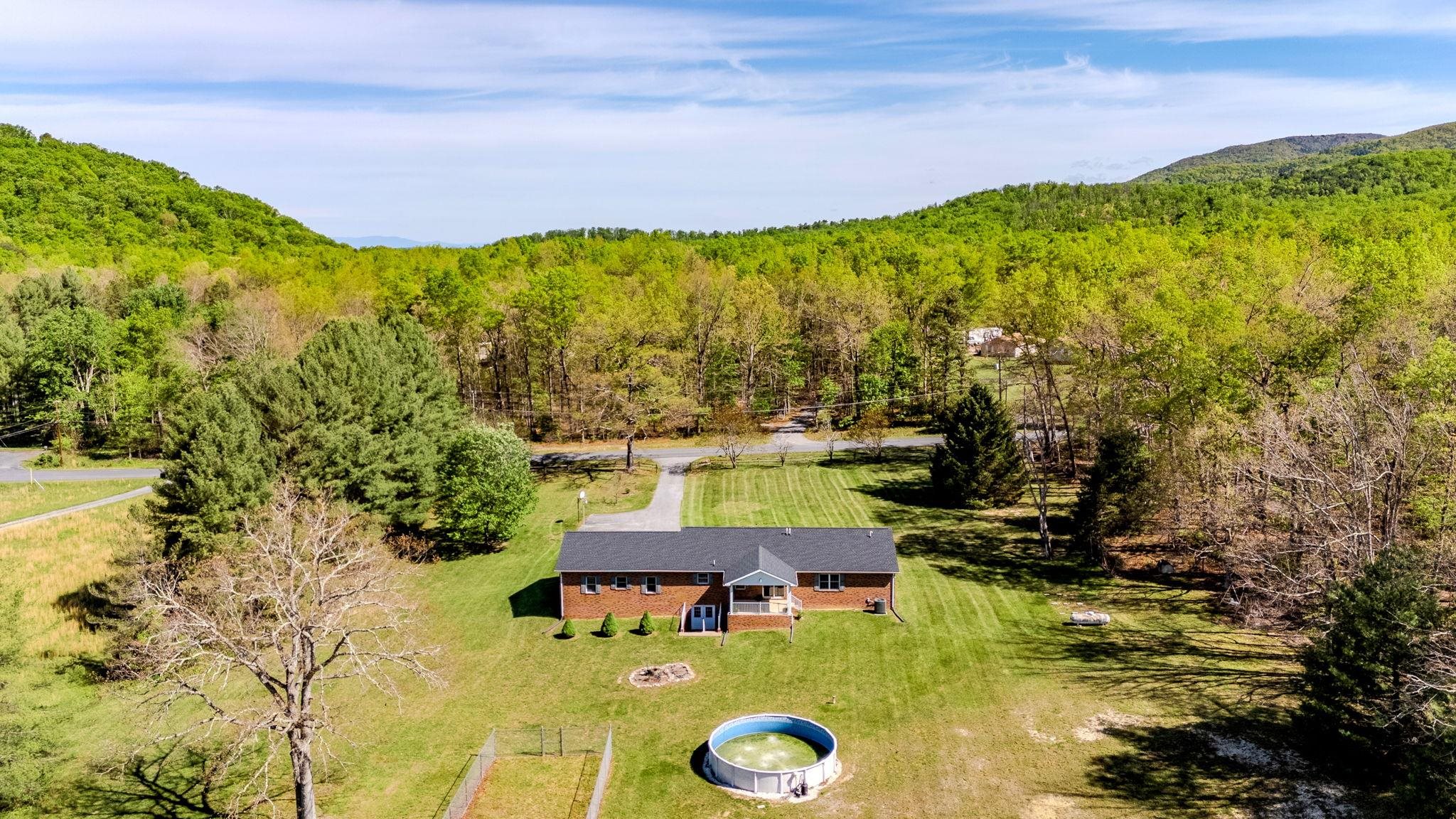 182 MIKES KNOB LN, WAYNESBORO, Virginia 22980, 3 Bedrooms Bedrooms, ,2 BathroomsBathrooms,Residential,182 MIKES KNOB LN,676648 MLS # 676648