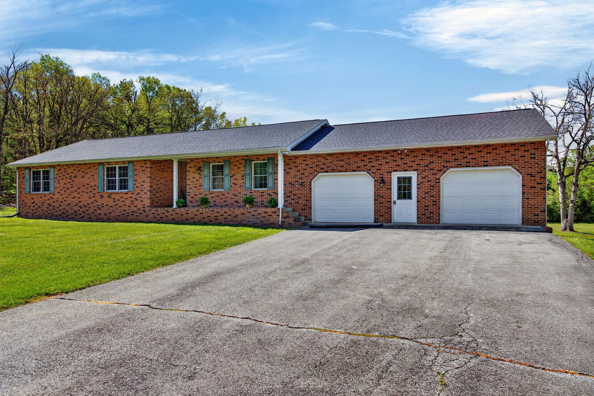 182 MIKES KNOB LN, WAYNESBORO, Virginia 22980, 3 Bedrooms Bedrooms, ,2 BathroomsBathrooms,Residential,182 MIKES KNOB LN,676648 MLS # 676648