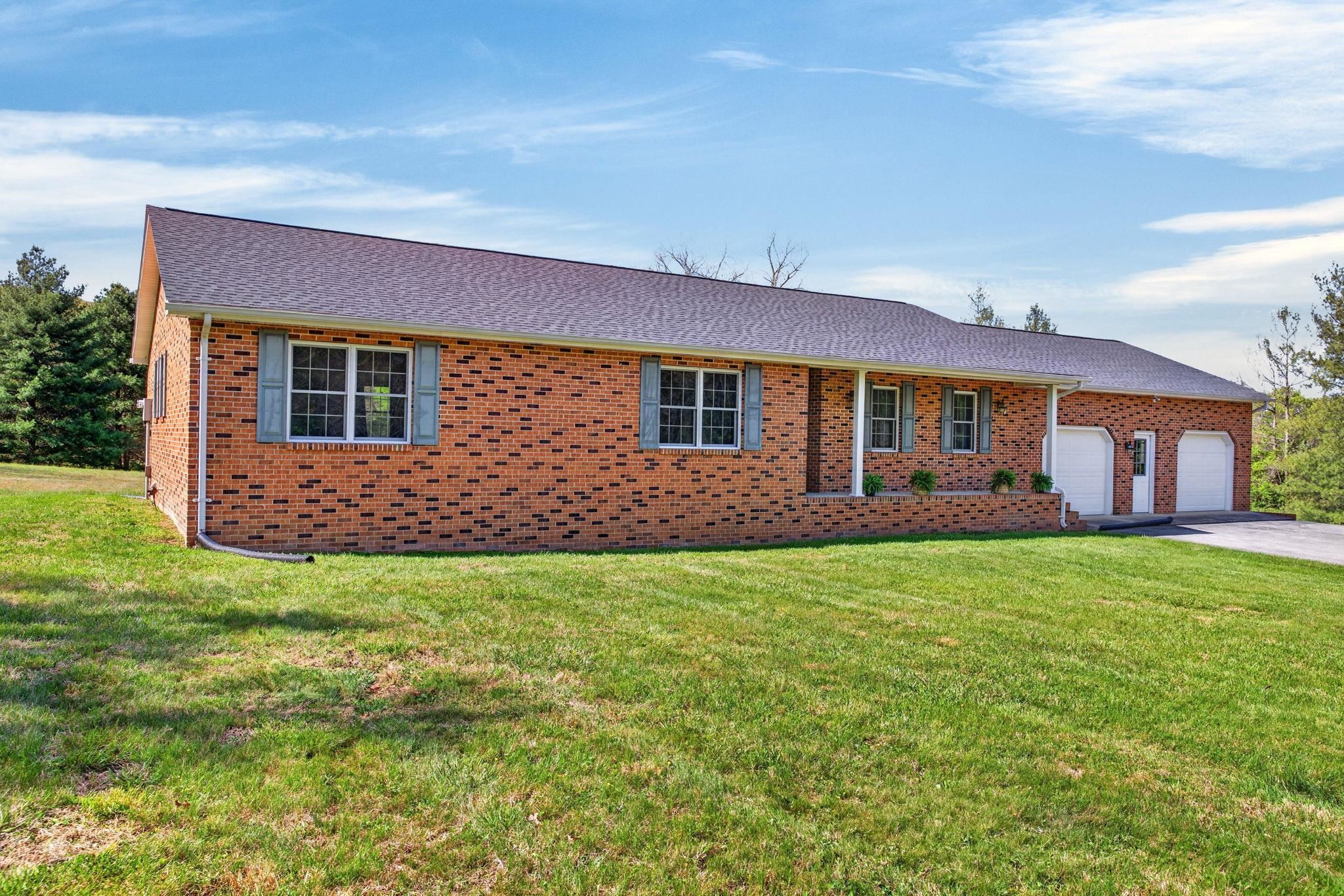 182 MIKES KNOB LN, WAYNESBORO, Virginia 22980, 3 Bedrooms Bedrooms, ,2 BathroomsBathrooms,Residential,182 MIKES KNOB LN,676648 MLS # 676648