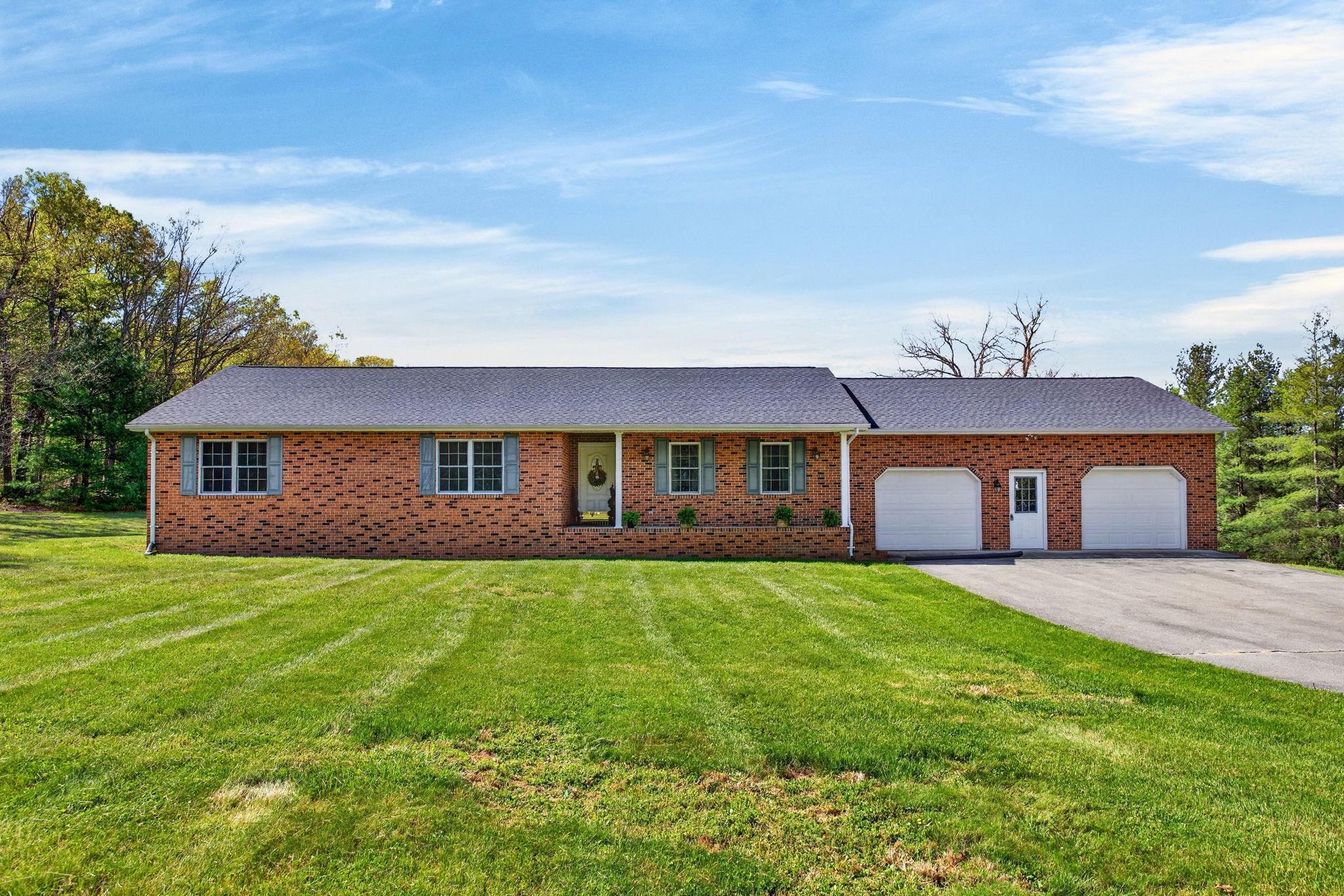 182 MIKES KNOB LN, WAYNESBORO, Virginia 22980, 3 Bedrooms Bedrooms, ,2 BathroomsBathrooms,Residential,182 MIKES KNOB LN,676648 MLS # 676648