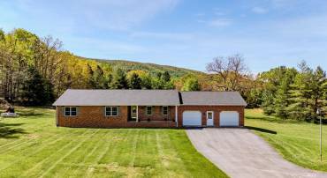 182 MIKES KNOB LN, WAYNESBORO, Virginia 22980, 3 Bedrooms Bedrooms, ,2 BathroomsBathrooms,Residential,182 MIKES KNOB LN,676648 MLS # 676648
