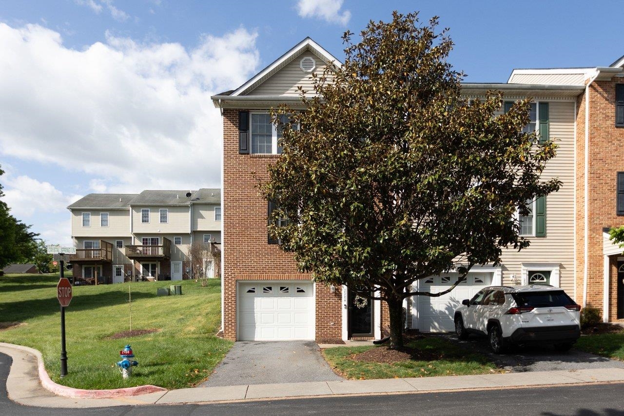 2984 CRYSTAL SPRING LN, ROCKINGHAM, Virginia 22801, 3 Bedrooms Bedrooms, ,2 BathroomsBathrooms,Residential,2984 CRYSTAL SPRING LN,676651 MLS # 676651
