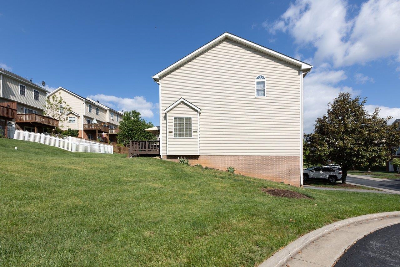 2984 CRYSTAL SPRING LN, ROCKINGHAM, Virginia 22801, 3 Bedrooms Bedrooms, ,2 BathroomsBathrooms,Residential,2984 CRYSTAL SPRING LN,676651 MLS # 676651