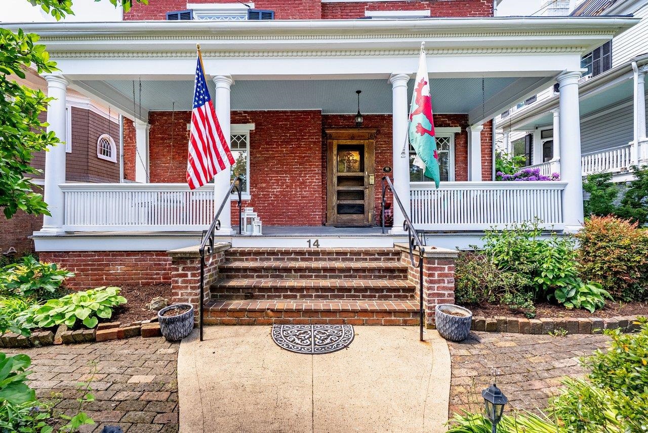 14 S COALTER ST, STAUNTON, Virginia 24401, 4 Bedrooms Bedrooms, ,2 BathroomsBathrooms,Residential,14 S COALTER ST,676652 MLS # 676652