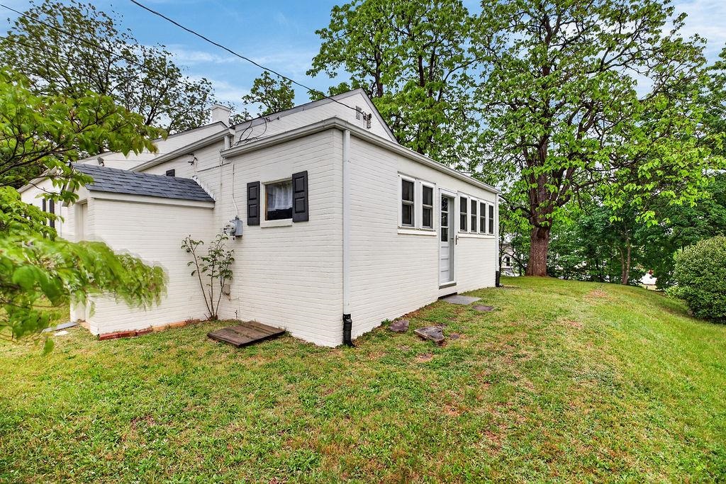 23 MONTROSE DR, FISHERSVILLE, Virginia 22939, 3 Bedrooms Bedrooms, ,1 BathroomBathrooms,Residential,23 MONTROSE DR,676654 MLS # 676654