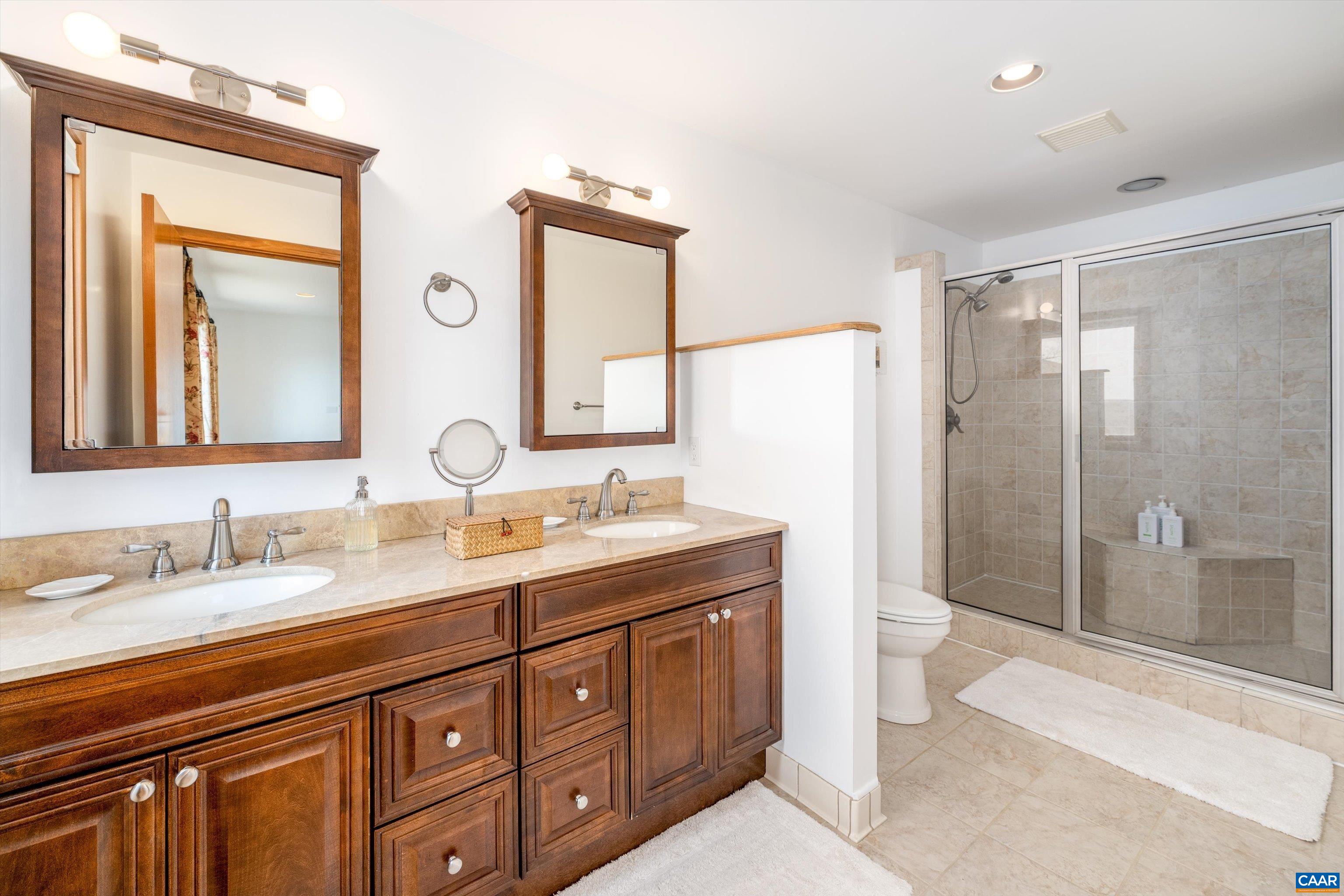 Large full bath, dual vanities, tiled shower