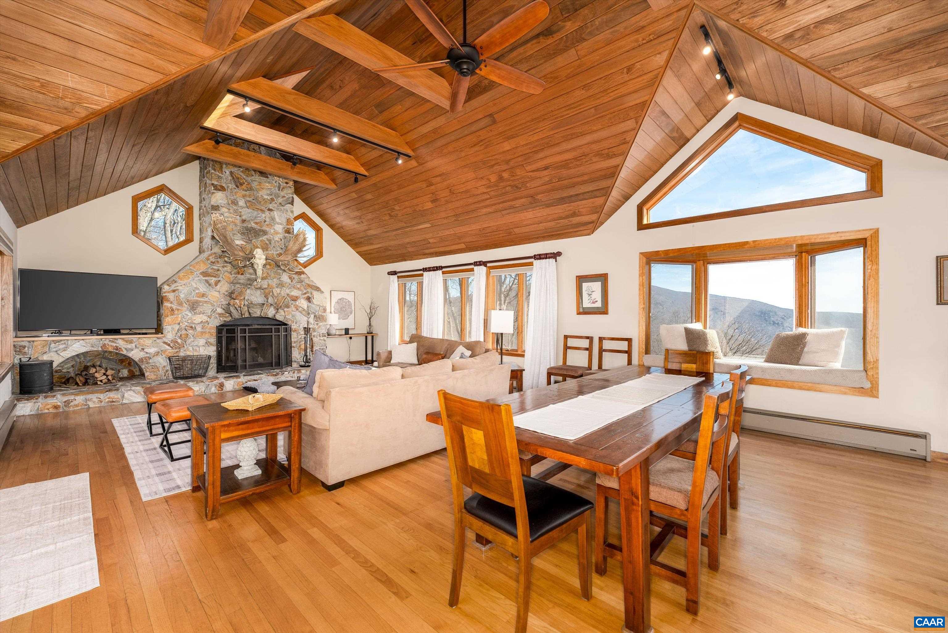 Beautiful wood Cathedrel Ceilings