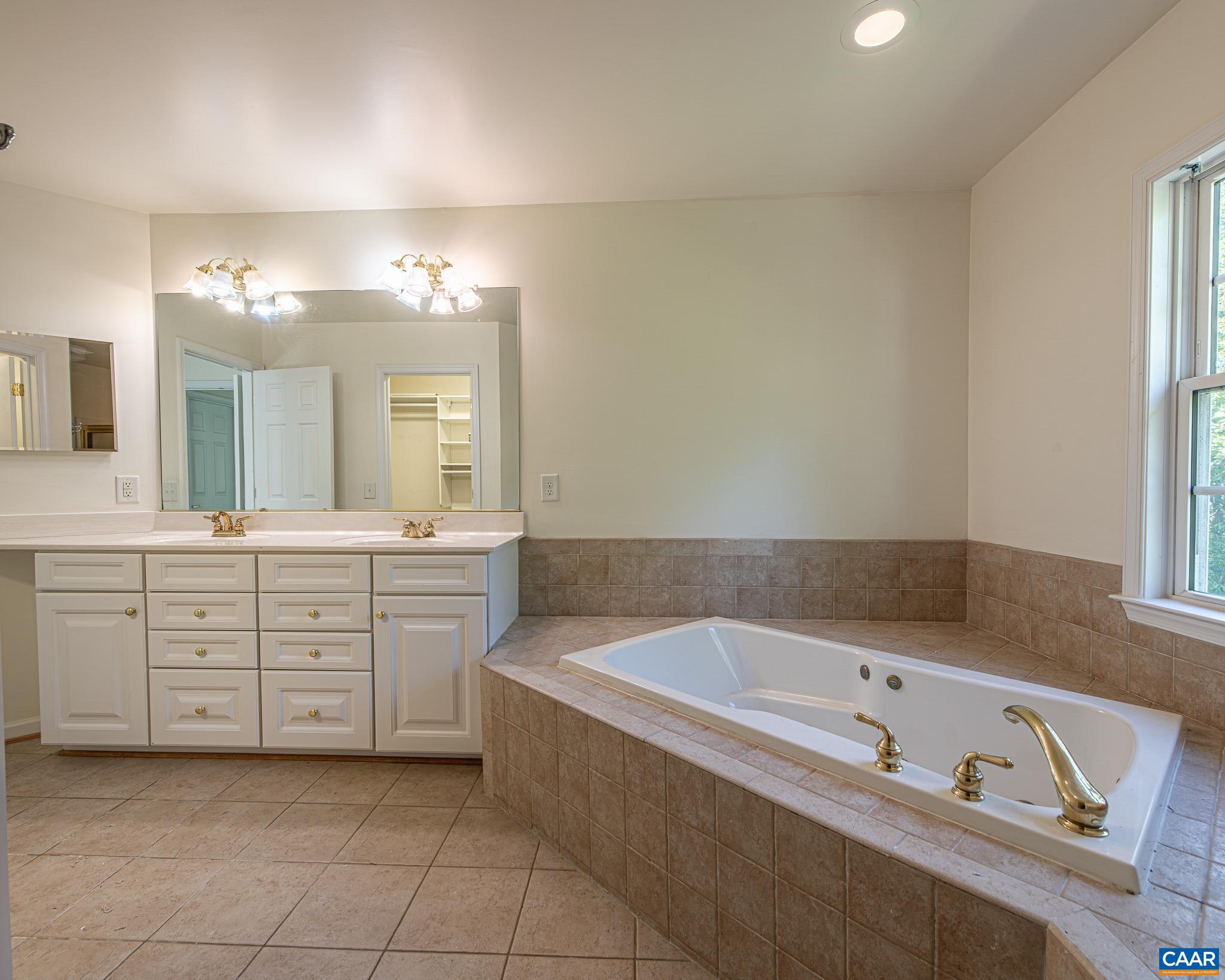 2008 SHEPHERDS RIDGE RD, CHARLOTTESVILLE, Virginia 22901, 4 Bedrooms Bedrooms, ,3 BathroomsBathrooms,Residential,4BR Dunlora Home Newly Painted and New Carpeting,2008 SHEPHERDS RIDGE RD,676574 MLS # 676574