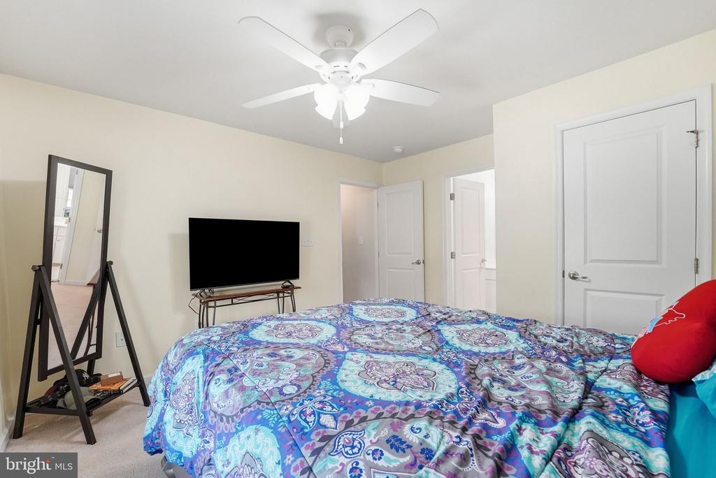 827 FAIRWOOD, CULPEPER, Virginia 22701, 5 Bedrooms Bedrooms, ,4 BathroomsBathrooms,Residential,827 FAIRWOOD,VACU2013518 MLS # VACU2013518